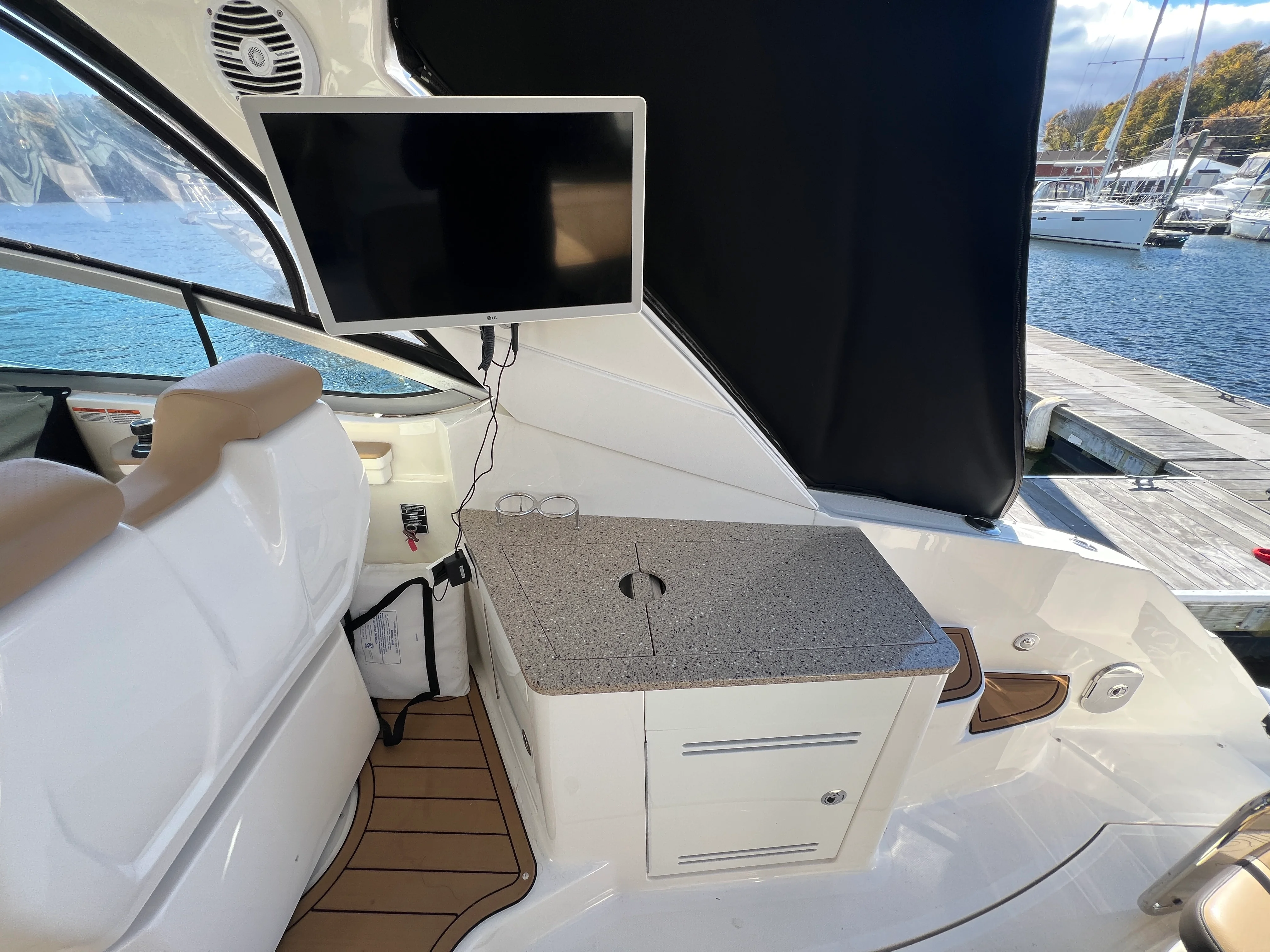 2018 Sea Ray 350 SUNDANCER Image Thumbnail #13