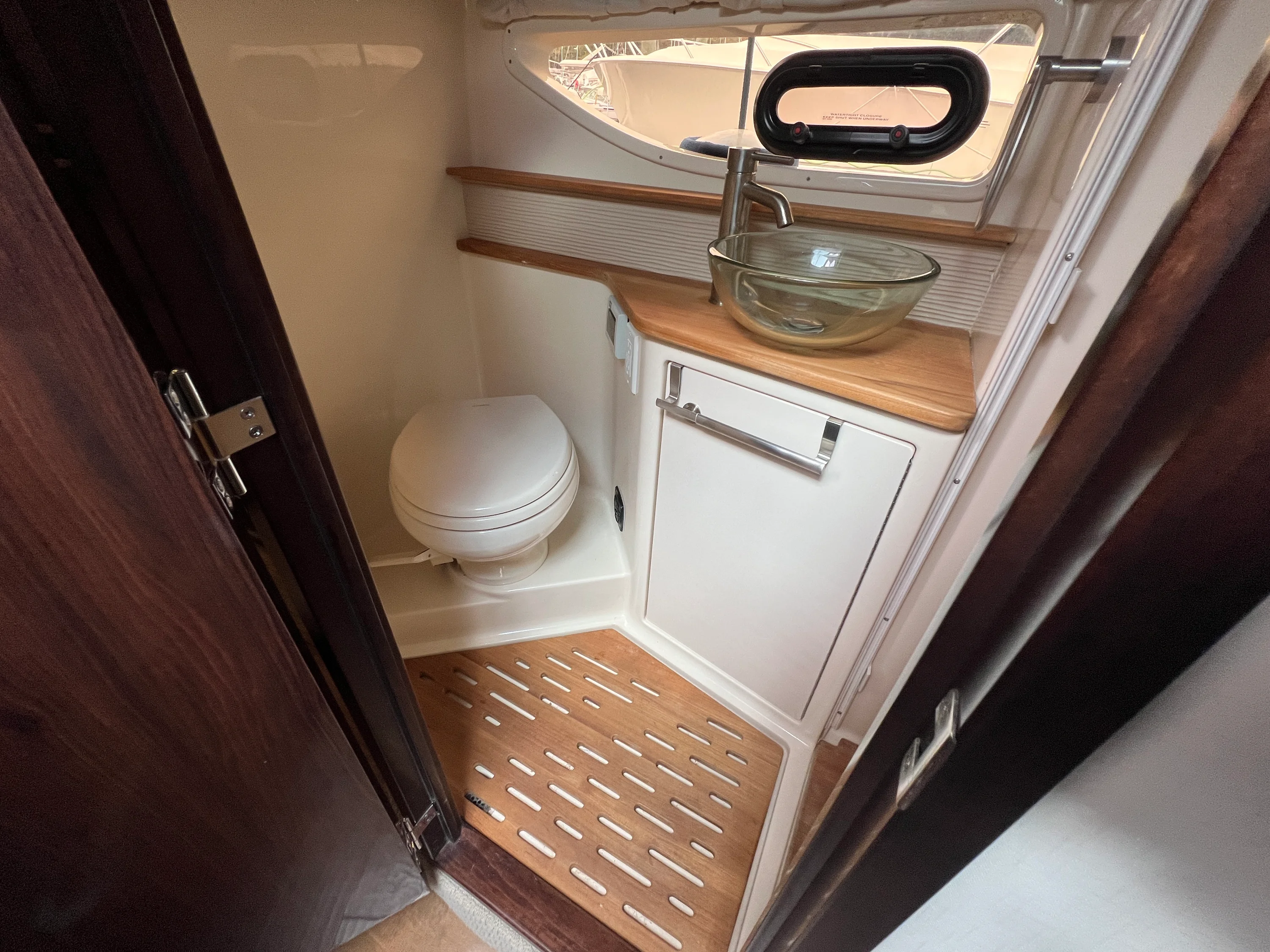 2018 Sea Ray 350 SUNDANCER Image Thumbnail #56