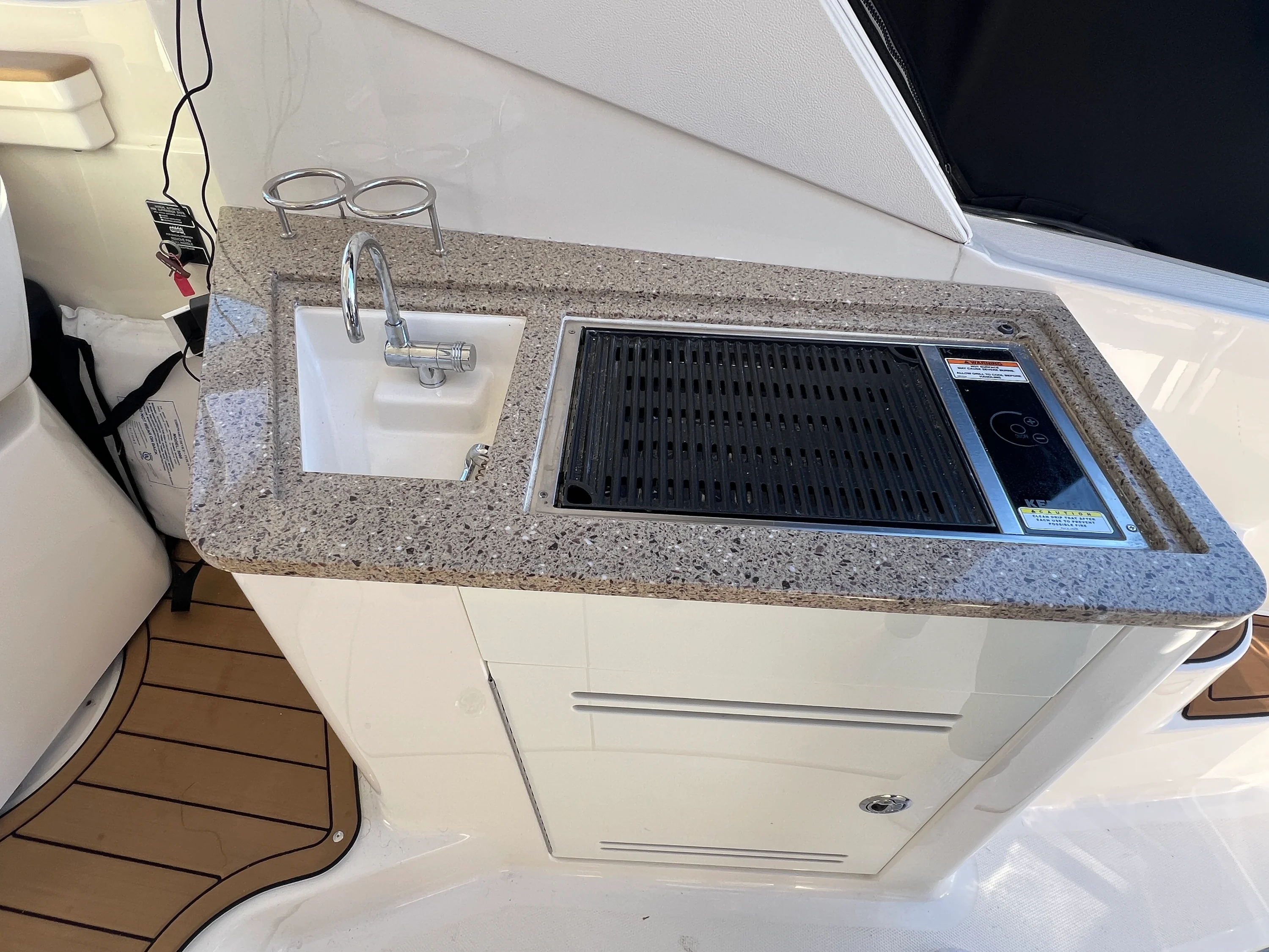 2018 Sea Ray 350 SUNDANCER Image Thumbnail #16