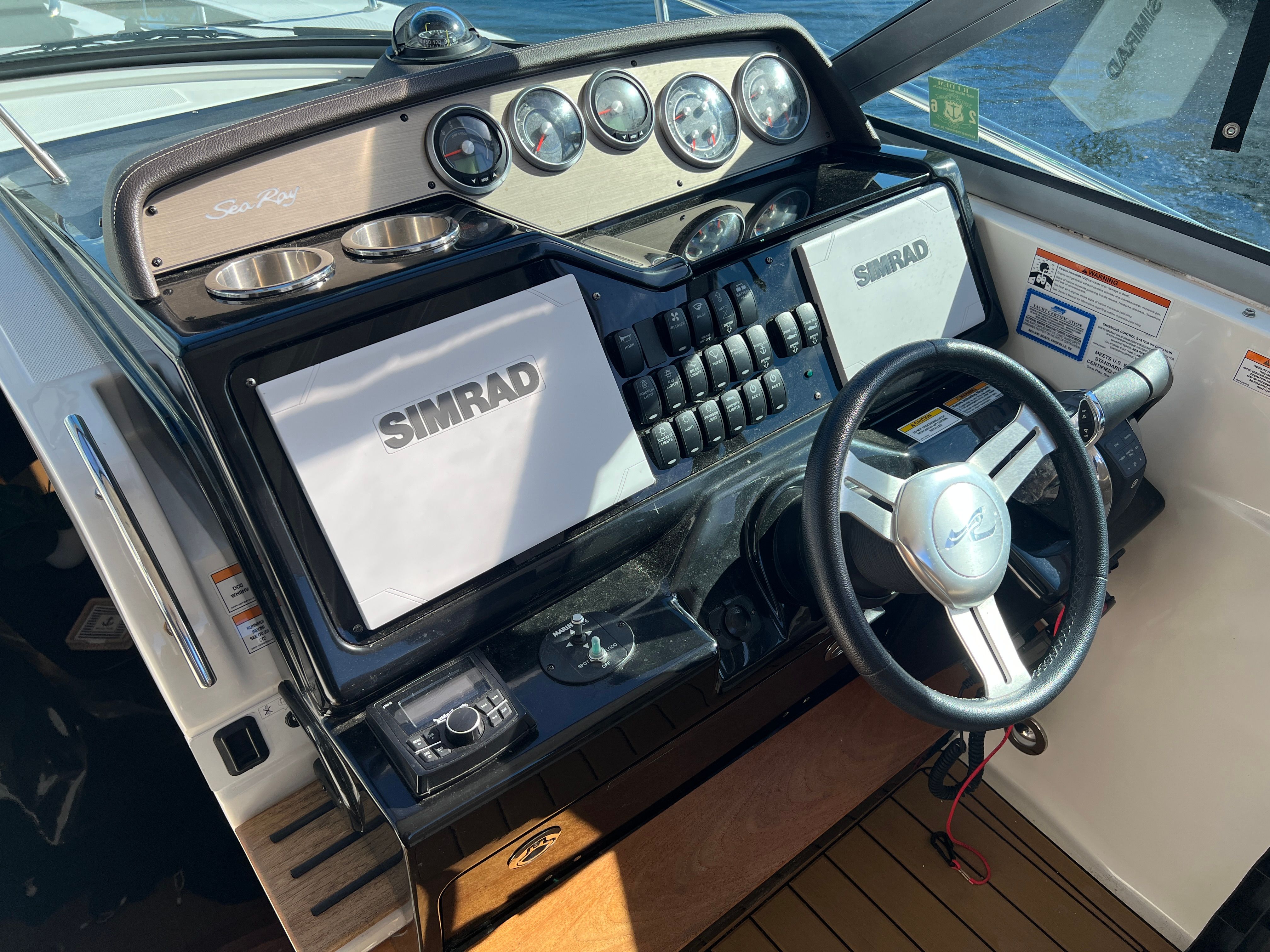 2018 Sea Ray 350 SUNDANCER Image Thumbnail #25