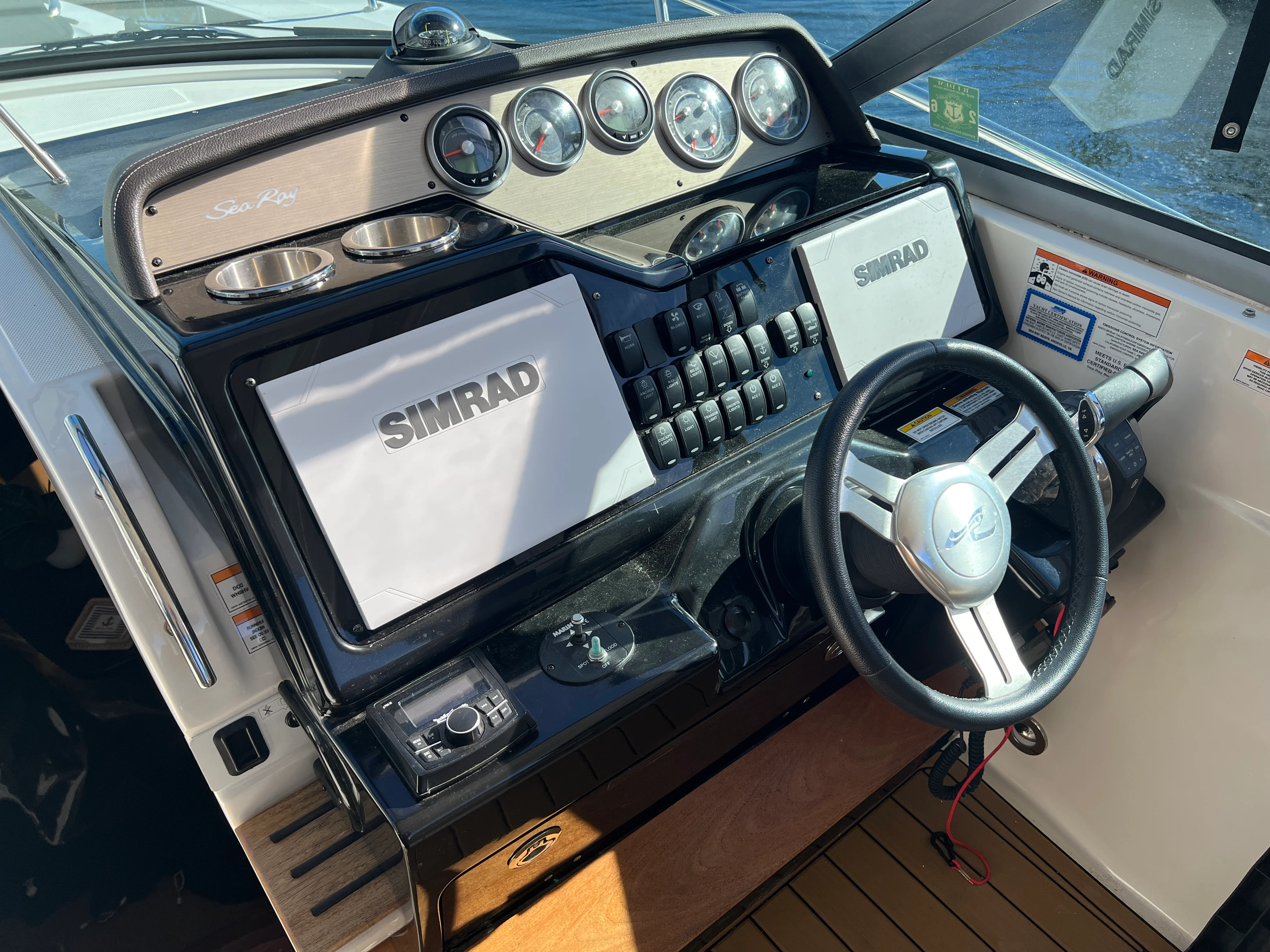 2018 Sea Ray 350 SUNDANCER Image Thumbnail #25