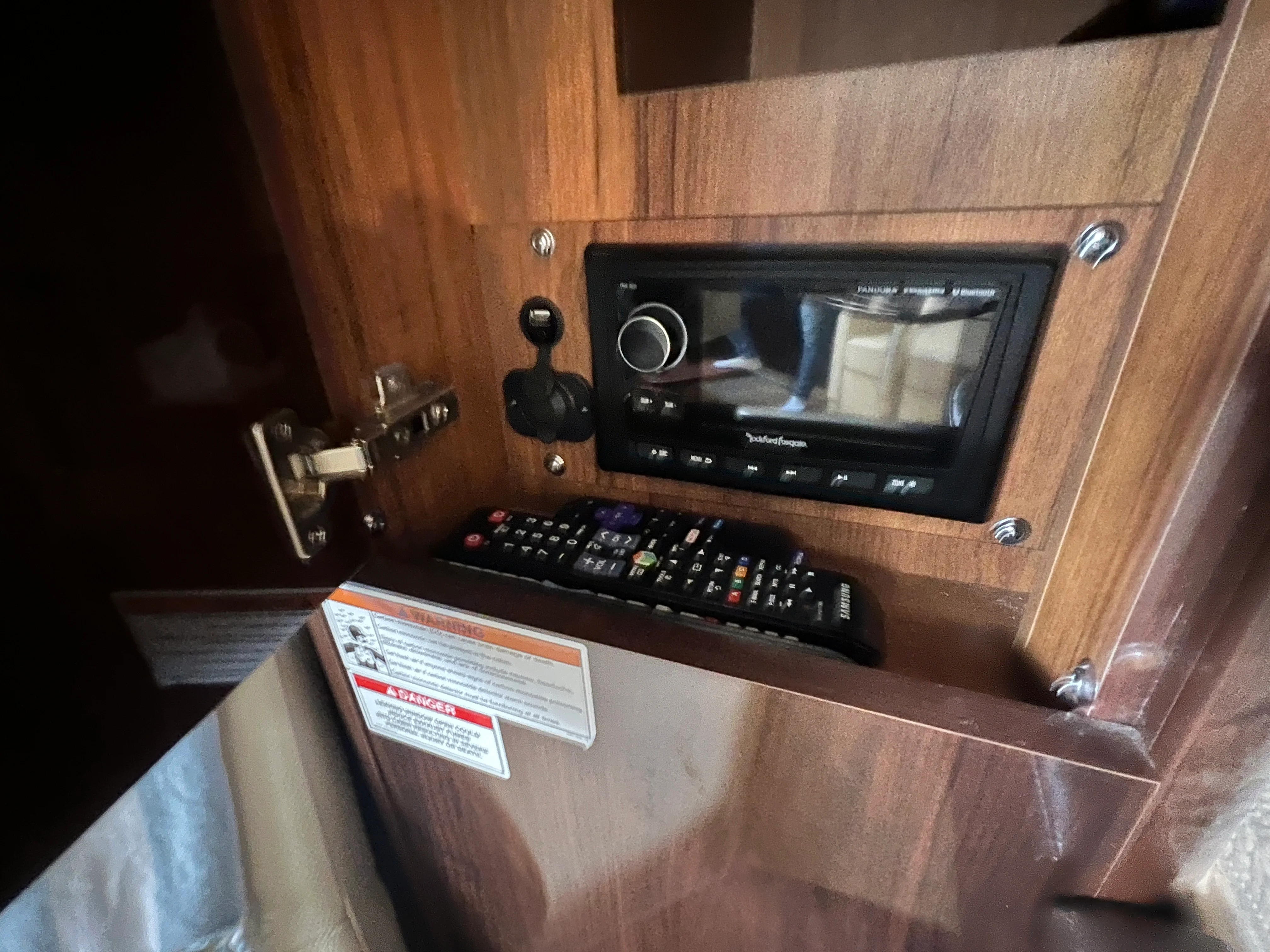 2018 Sea Ray 350 SUNDANCER Image Thumbnail #50