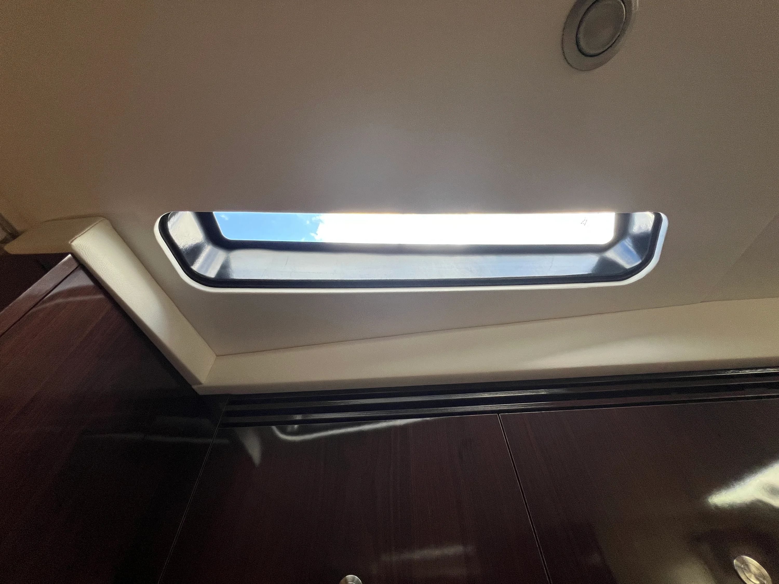 2018 Sea Ray 350 SUNDANCER Image Thumbnail #53