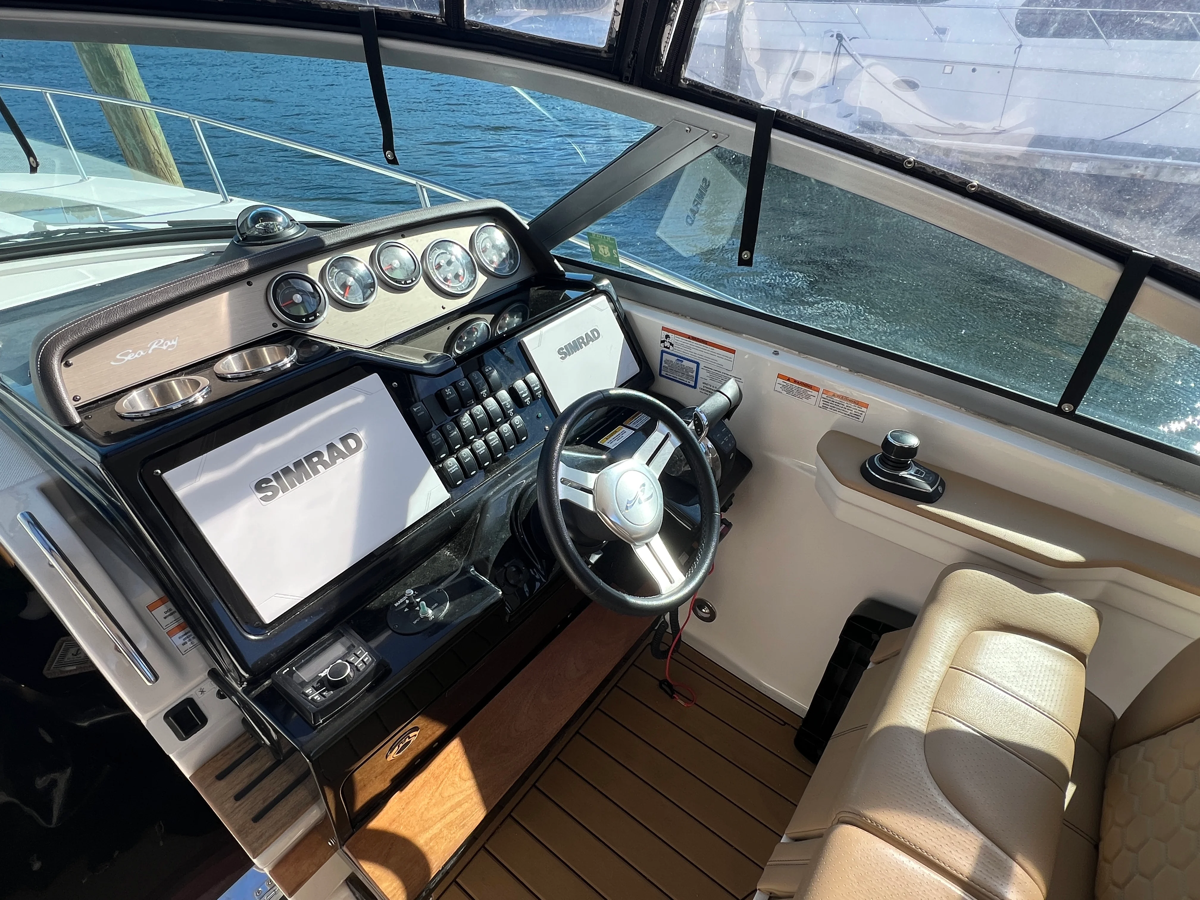 2018 Sea Ray 350 SUNDANCER Image Thumbnail #26