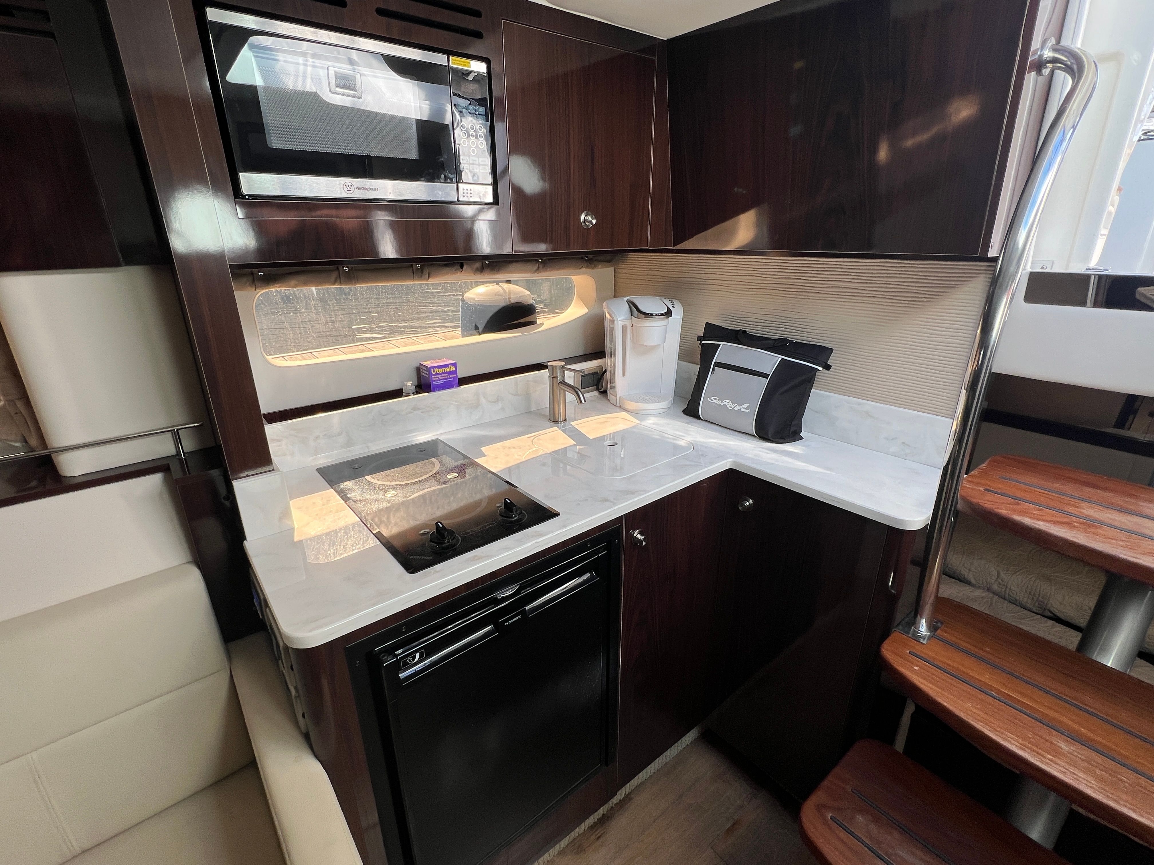 2018 Sea Ray 350 SUNDANCER Image Thumbnail #32