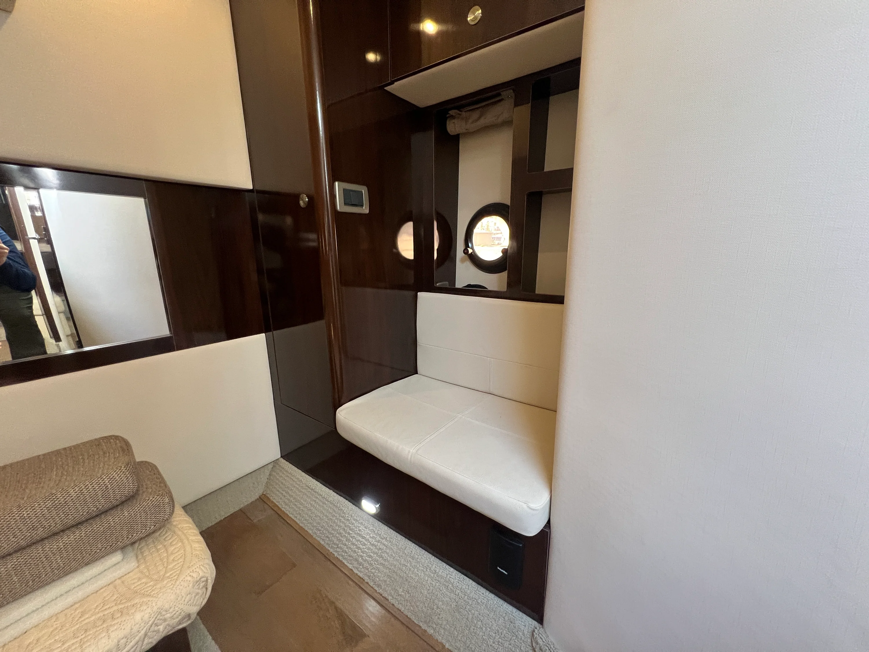 2018 Sea Ray 350 SUNDANCER Image Thumbnail #36