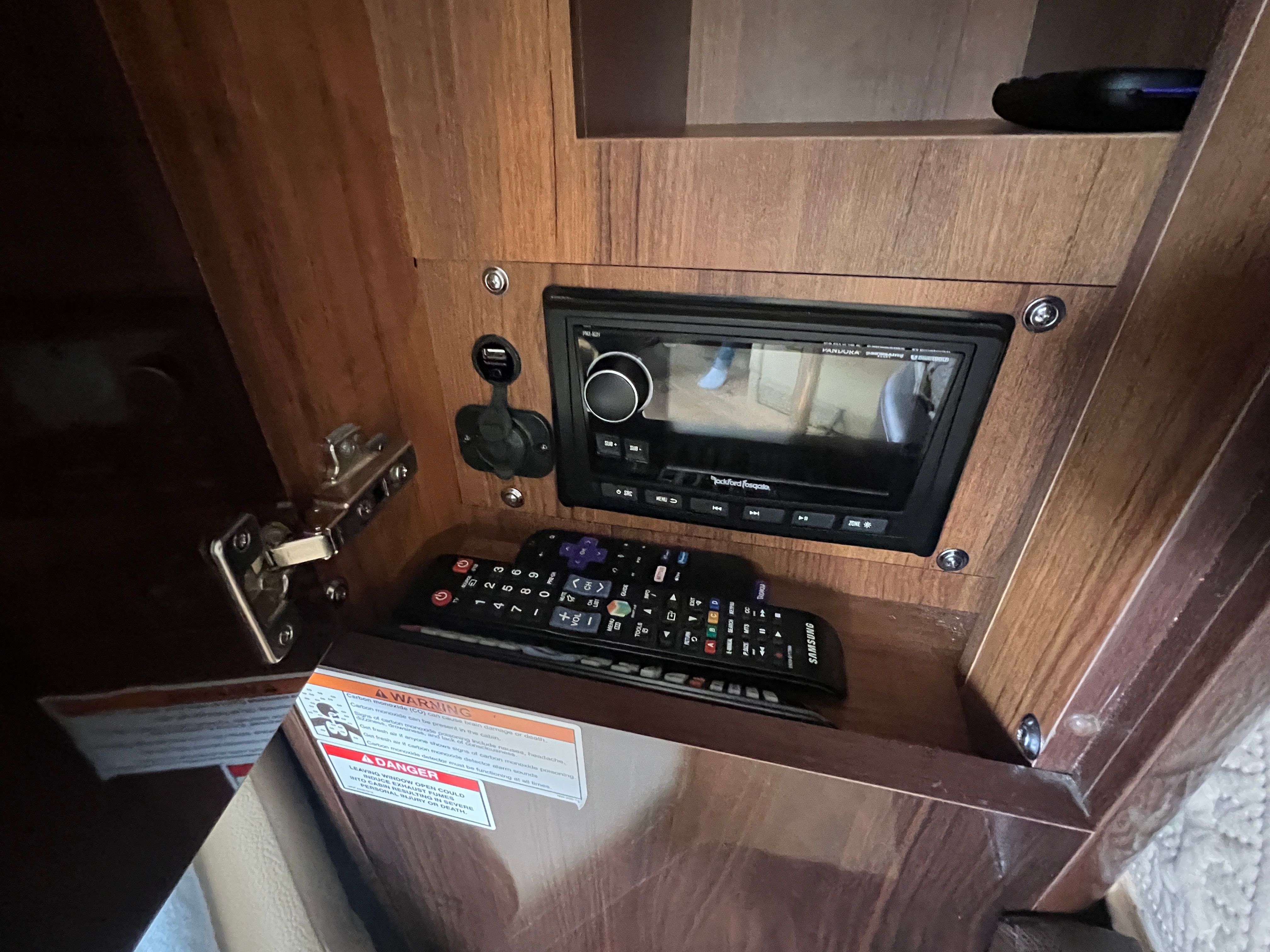 2018 Sea Ray 350 SUNDANCER Image Thumbnail #51