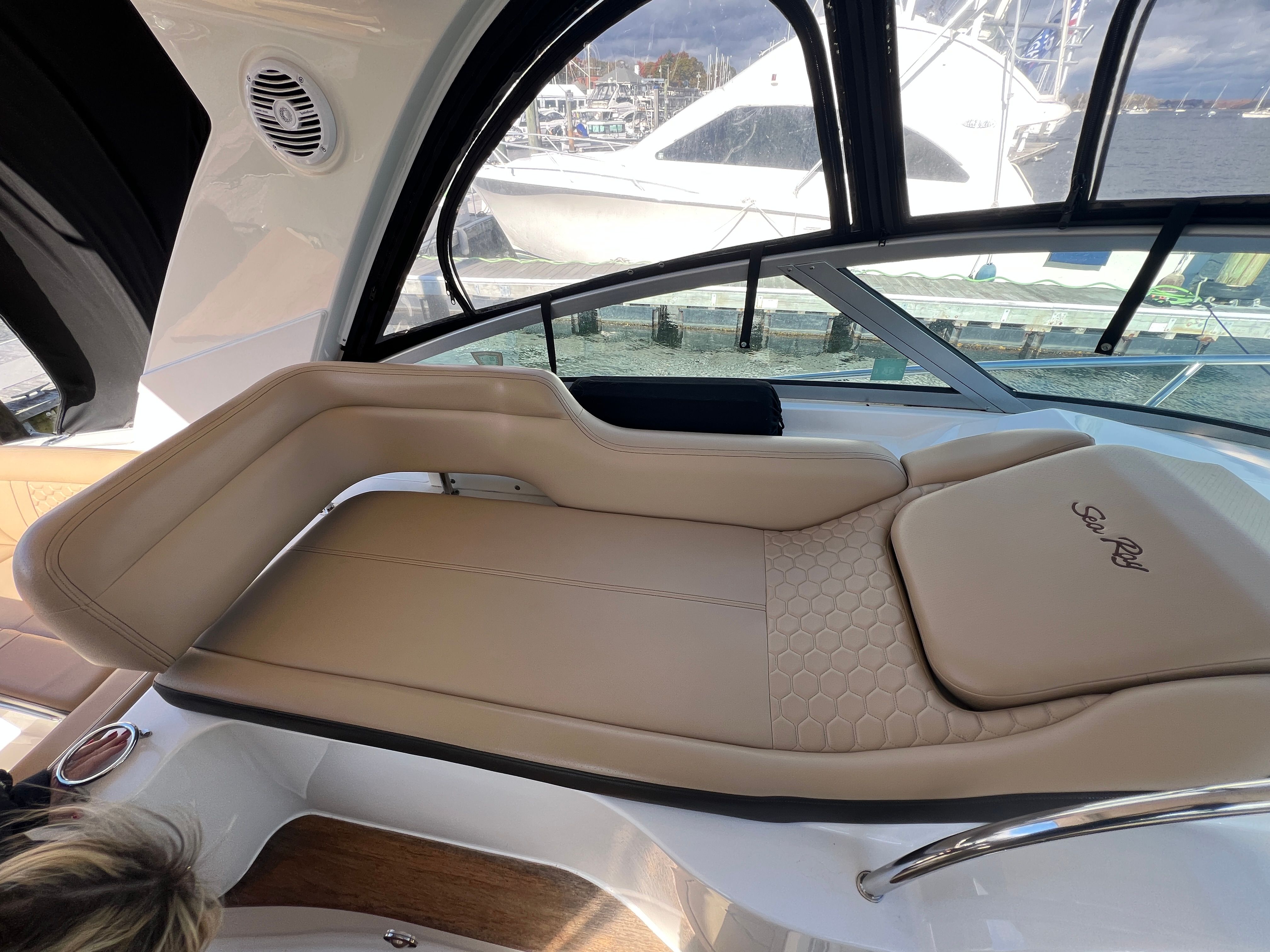 2018 Sea Ray 350 SUNDANCER Image Thumbnail #22