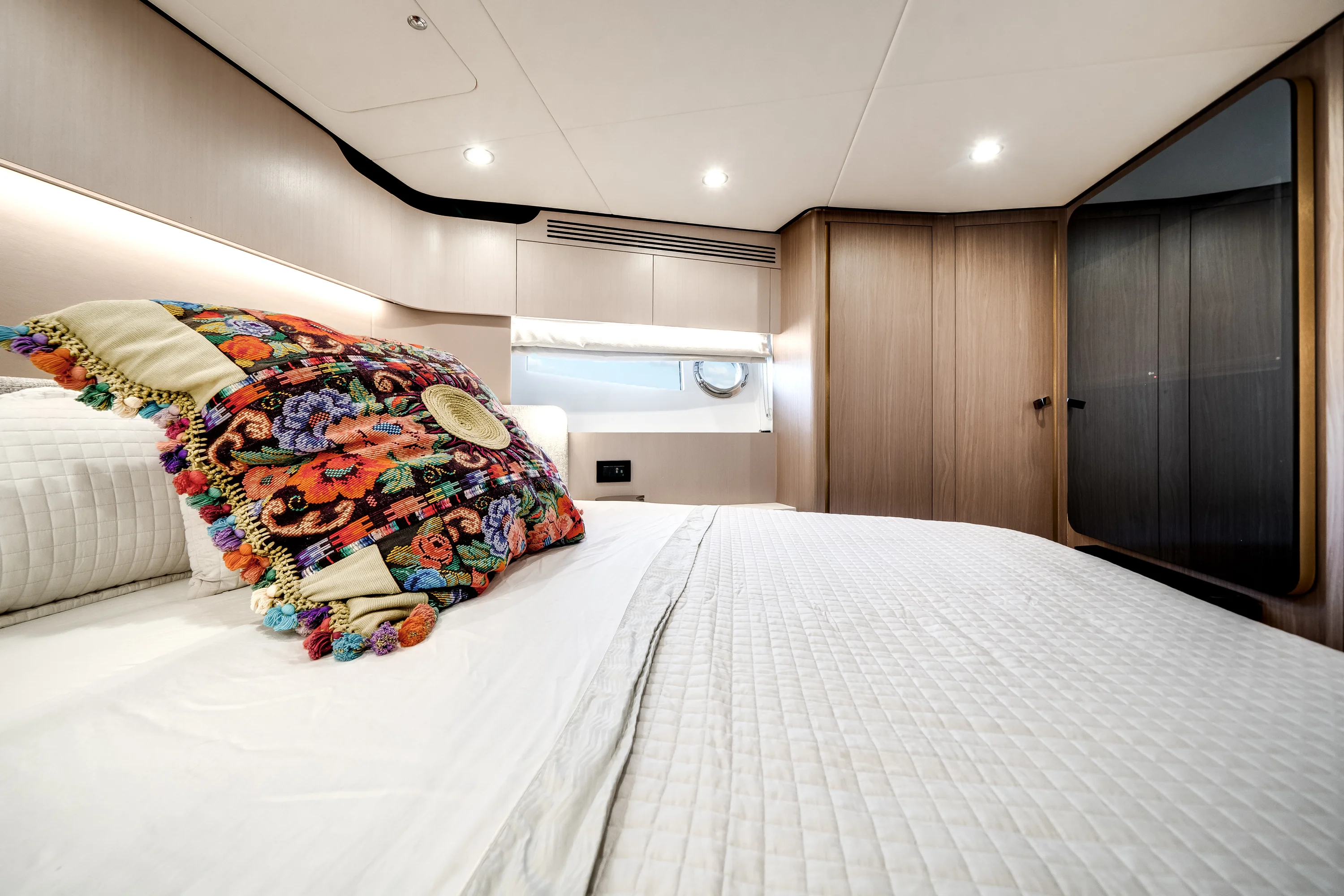 2022 Azimut 60 FLY Image Thumbnail #17