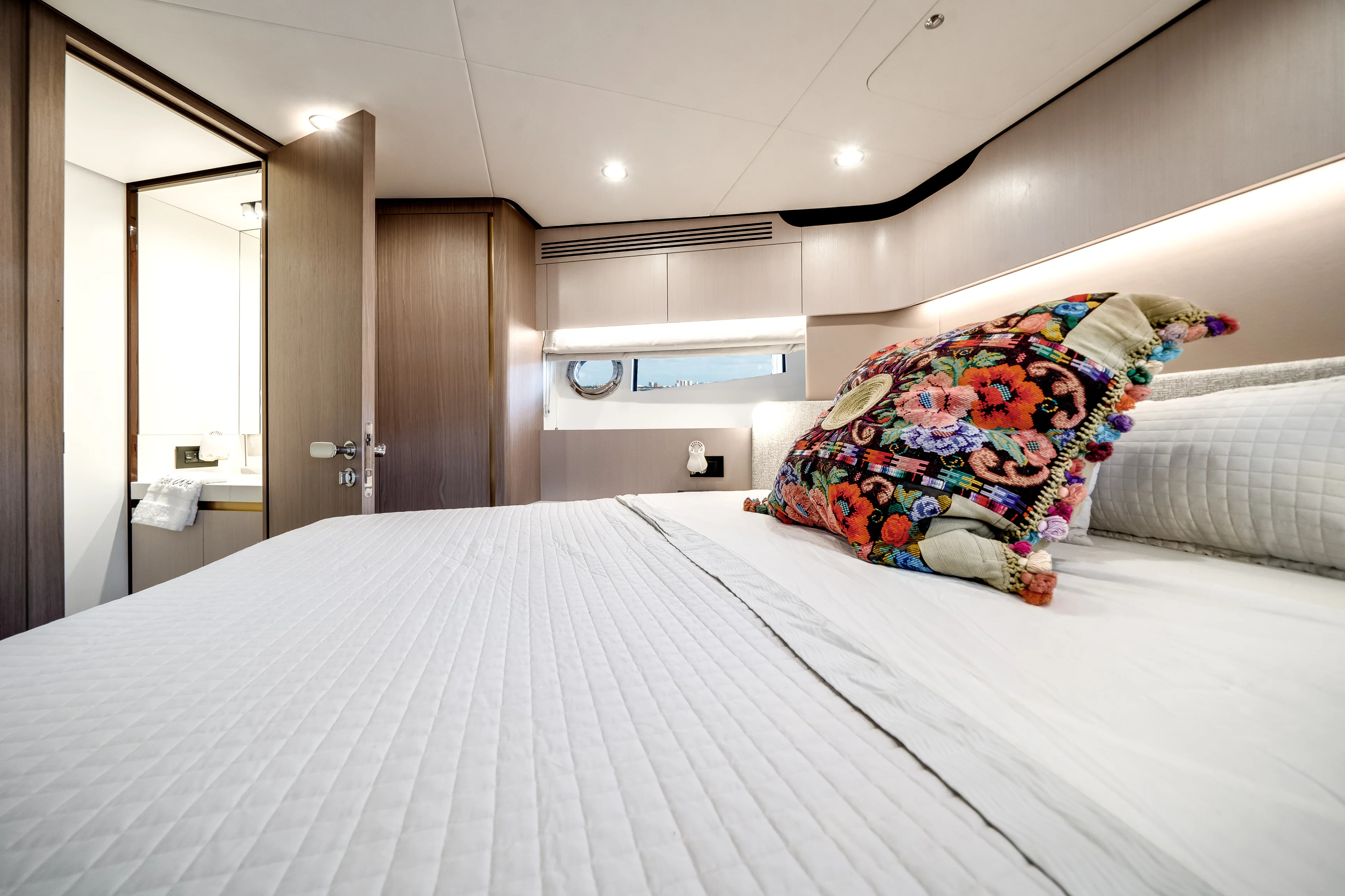 2022 Azimut 60 FLY Image Thumbnail #16