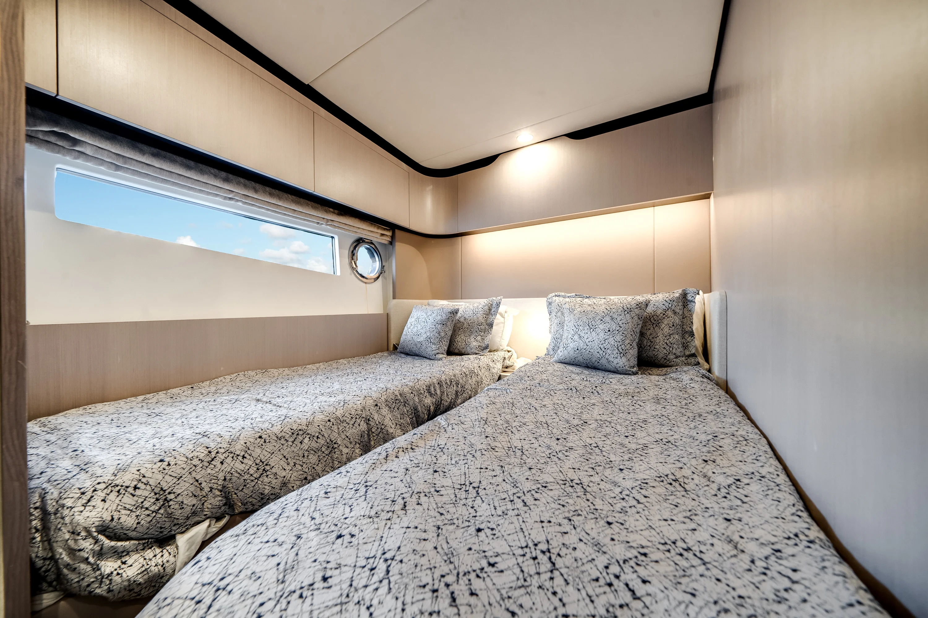 2022 Azimut 60 FLY Image Thumbnail #18