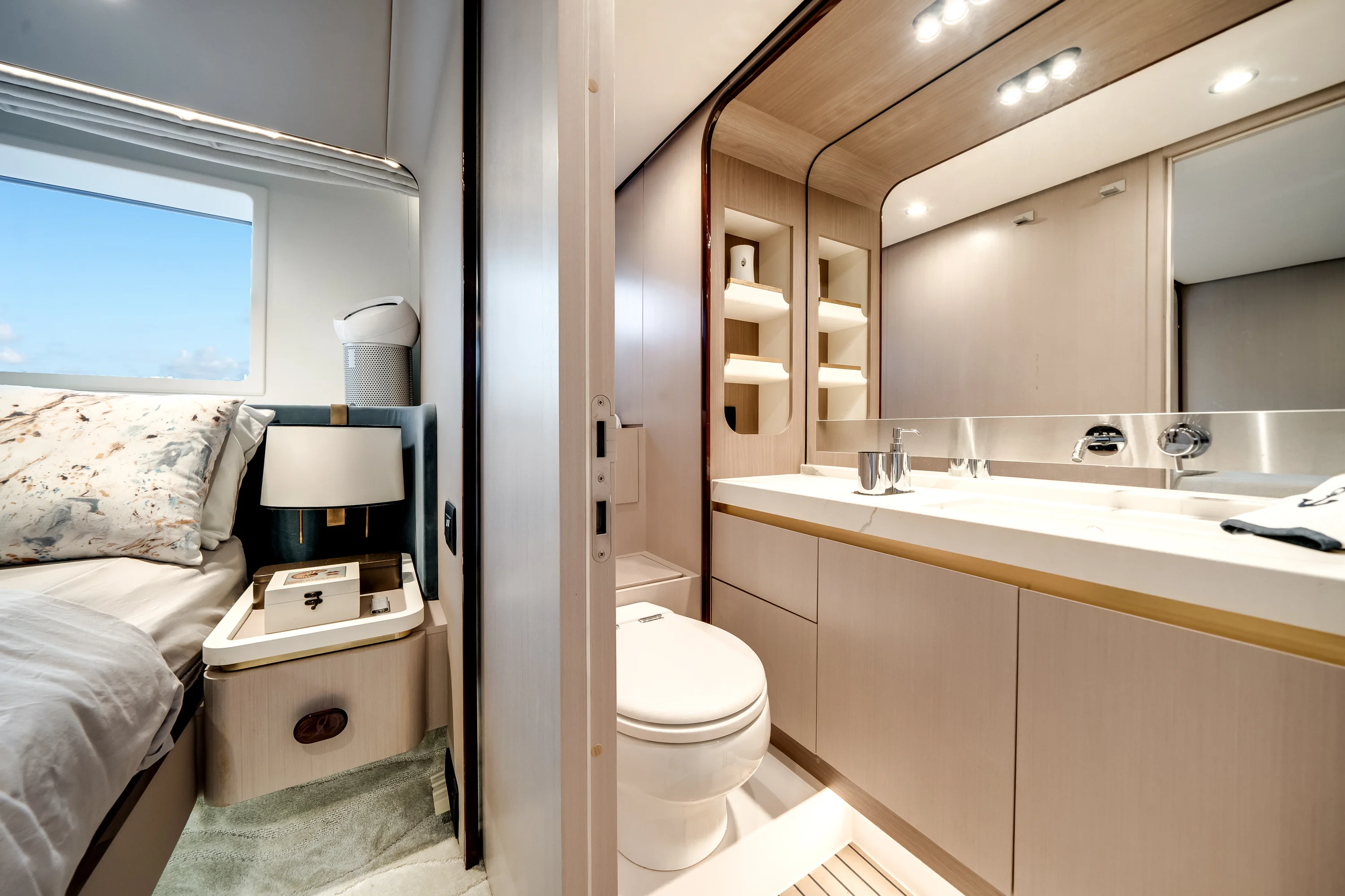 2022 Azimut 60 FLY Image Thumbnail #29