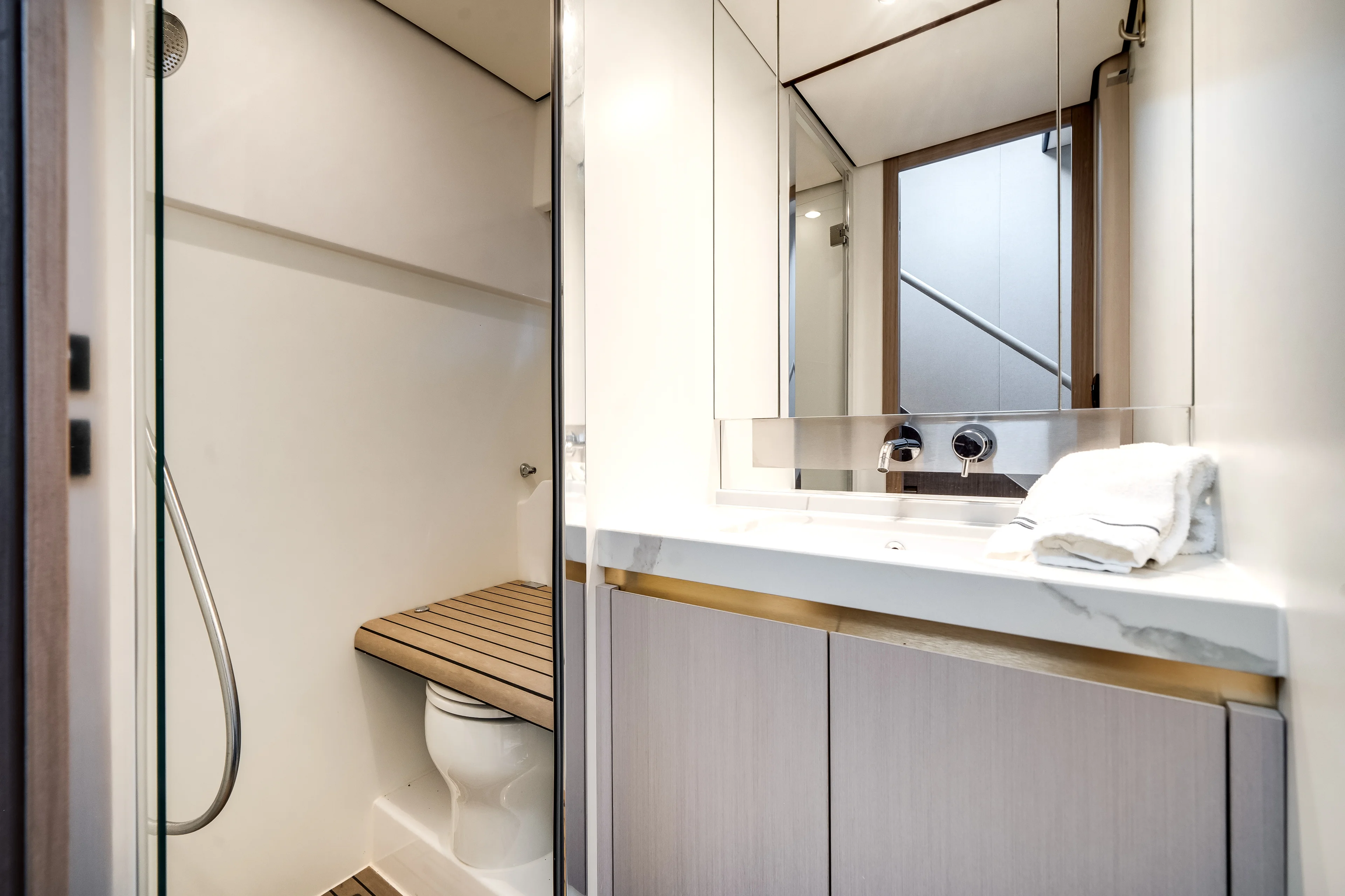 2022 Azimut 60 FLY Image Thumbnail #34