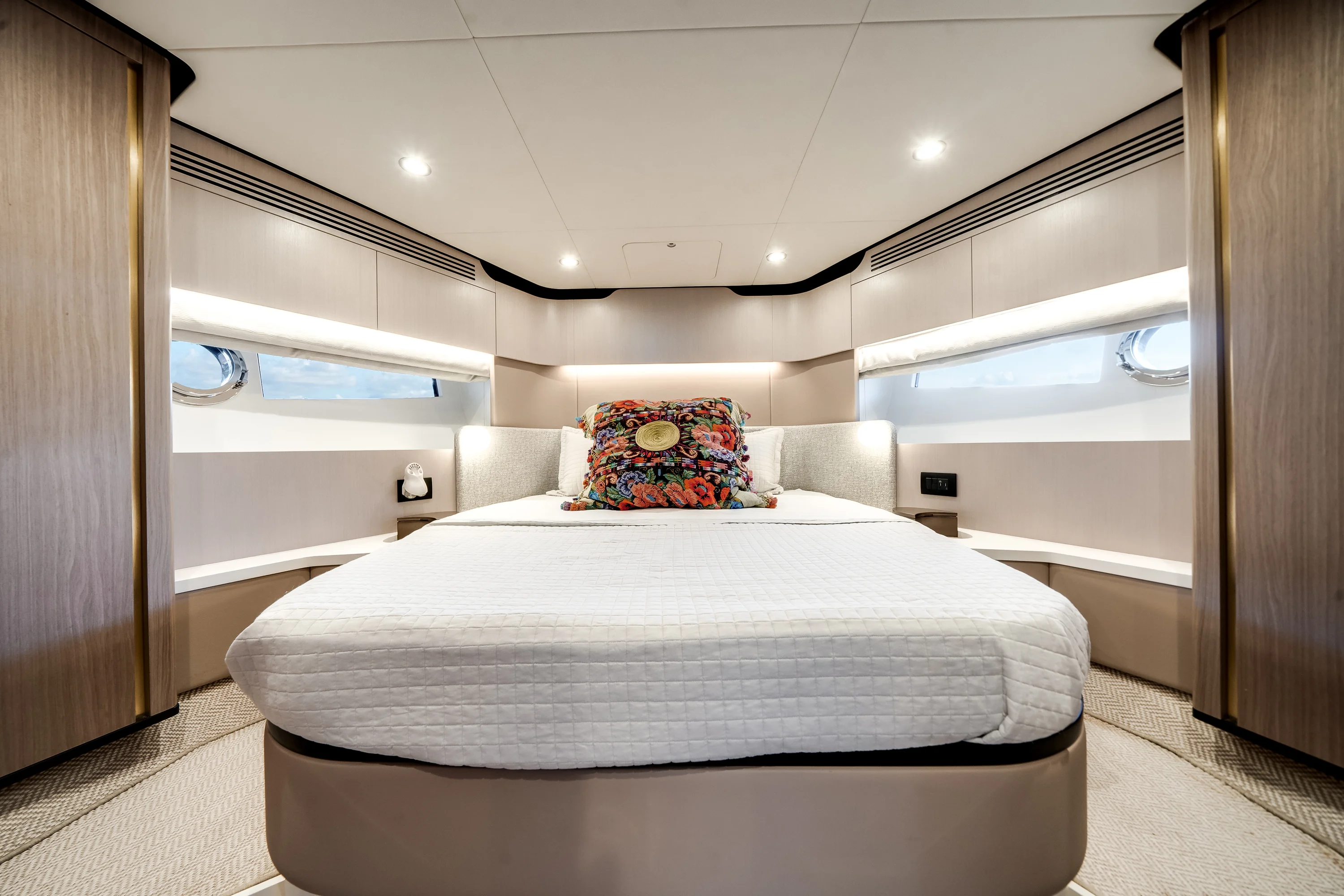 2022 Azimut 60 FLY Image Thumbnail #15