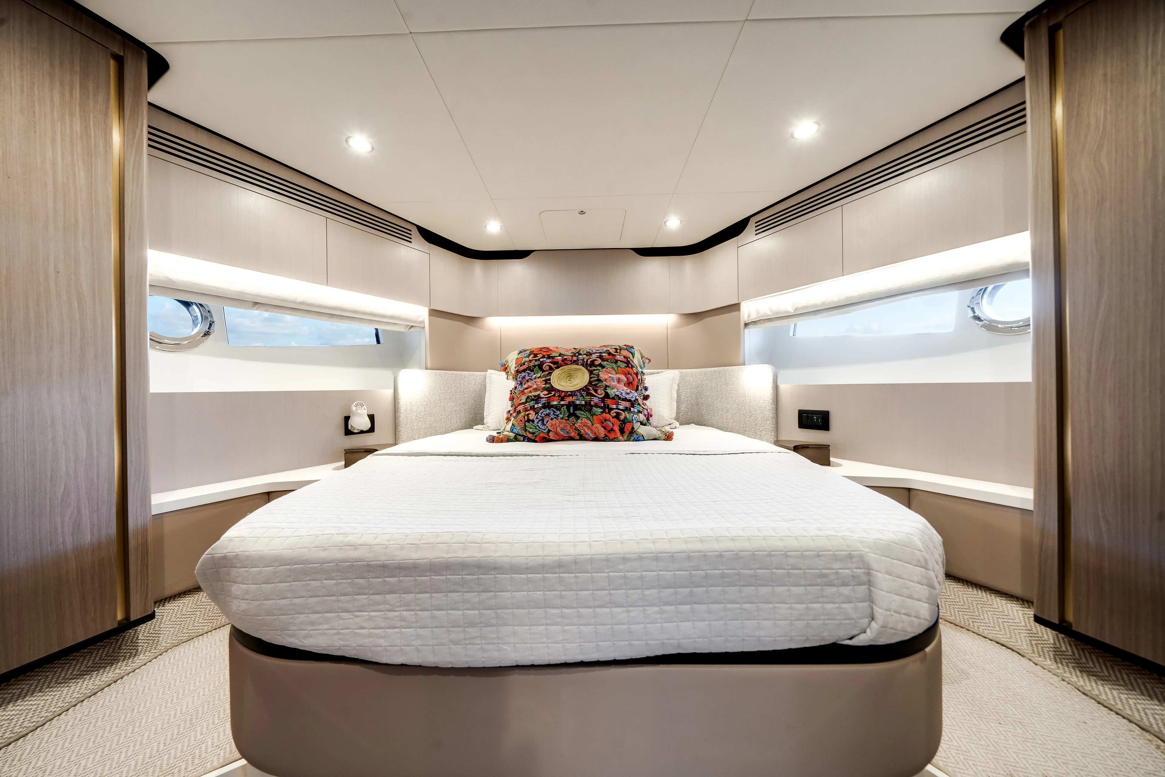 2022 Azimut 60 FLY Image Thumbnail #15