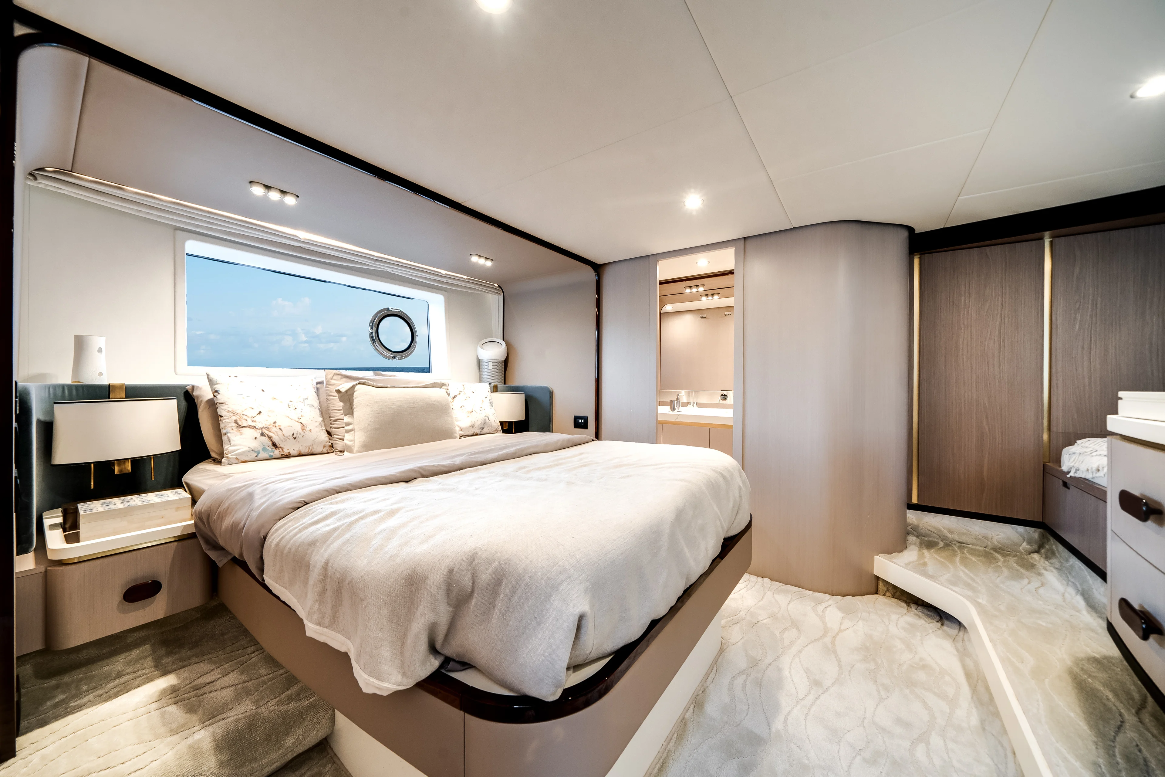 2022 Azimut 60 FLY Image Thumbnail #20