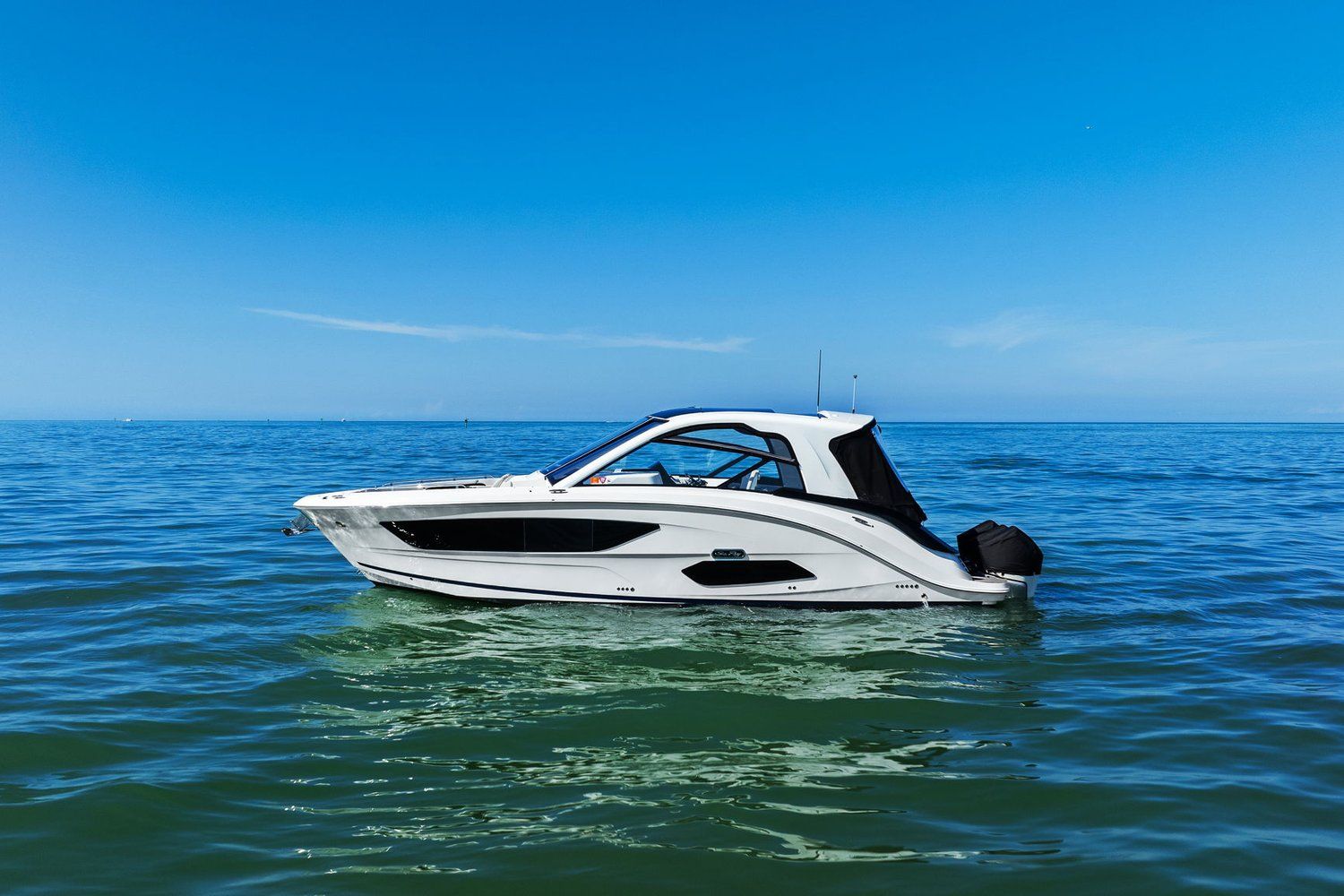 2023 Sea Ray 370 SUNDANCER OUTBOARD Image Thumbnail #4