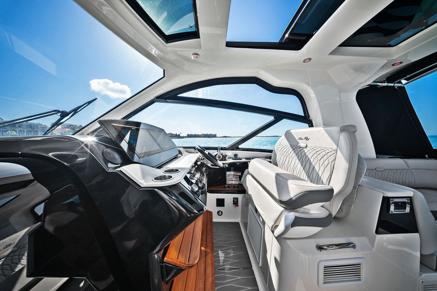 2023 Sea Ray 370 SUNDANCER OUTBOARD Image Thumbnail #31