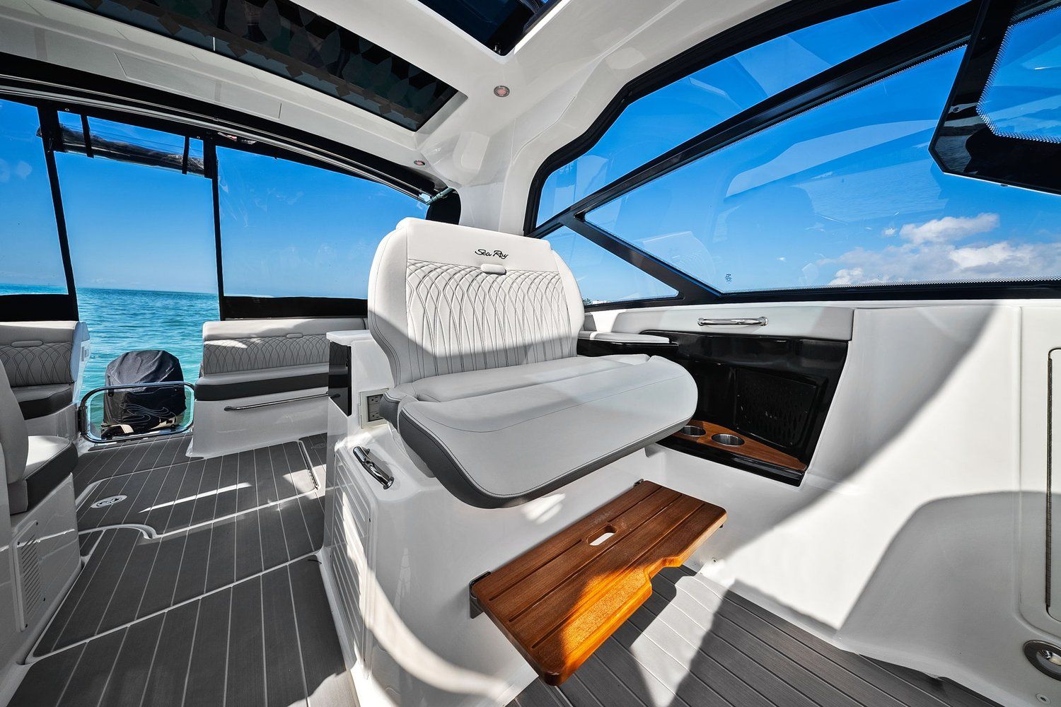 2023 Sea Ray 370 SUNDANCER OUTBOARD Image Thumbnail #28