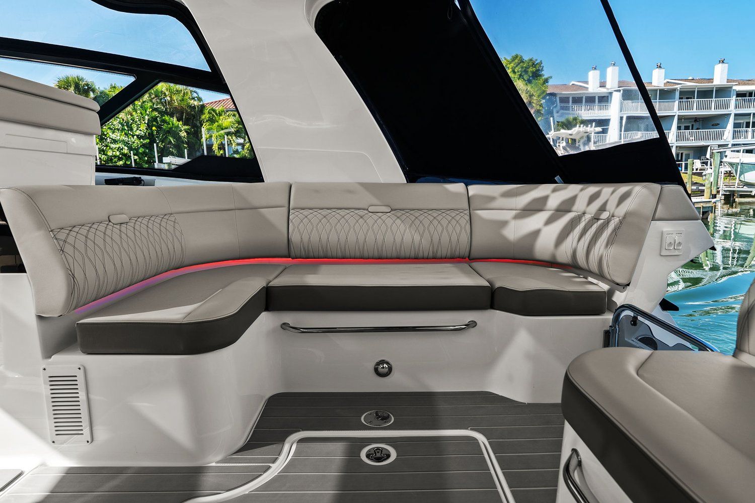 2023 Sea Ray 370 SUNDANCER OUTBOARD Image Thumbnail #20