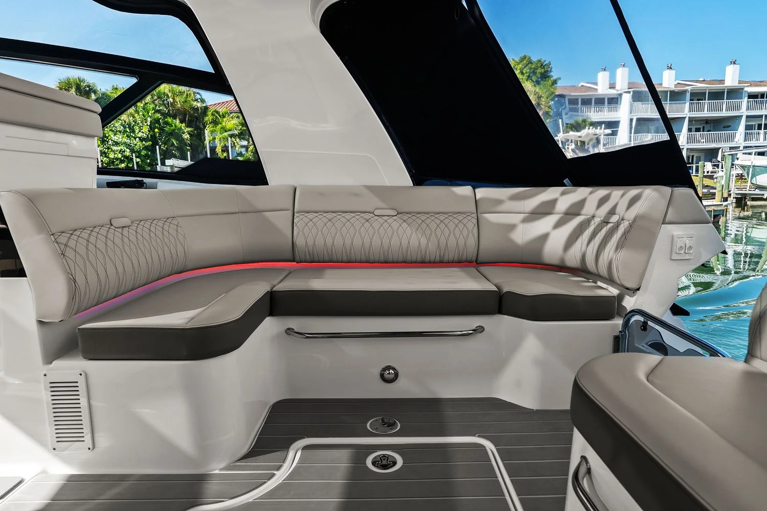 2023 Sea Ray 370 Sundancer Outboard Image Thumbnail #20