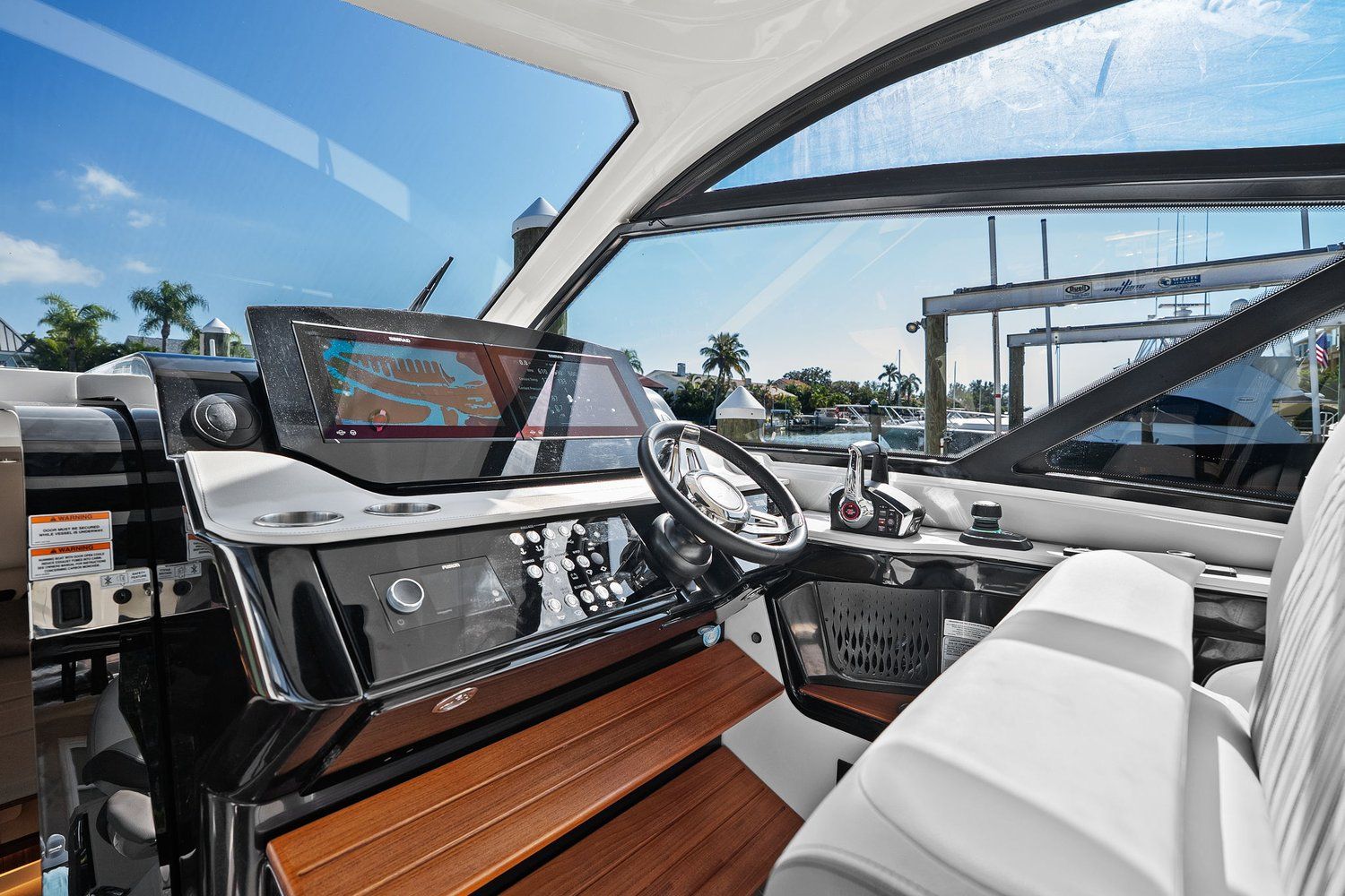 2023 Sea Ray 370 SUNDANCER OUTBOARD Image Thumbnail #35