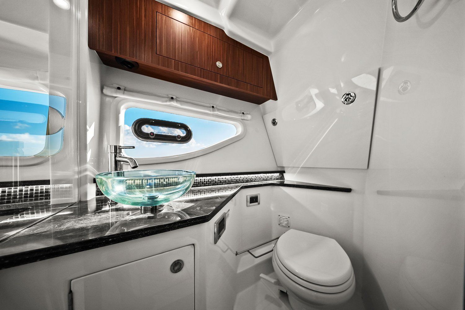 2023 Sea Ray 370 SUNDANCER OUTBOARD Image Thumbnail #45