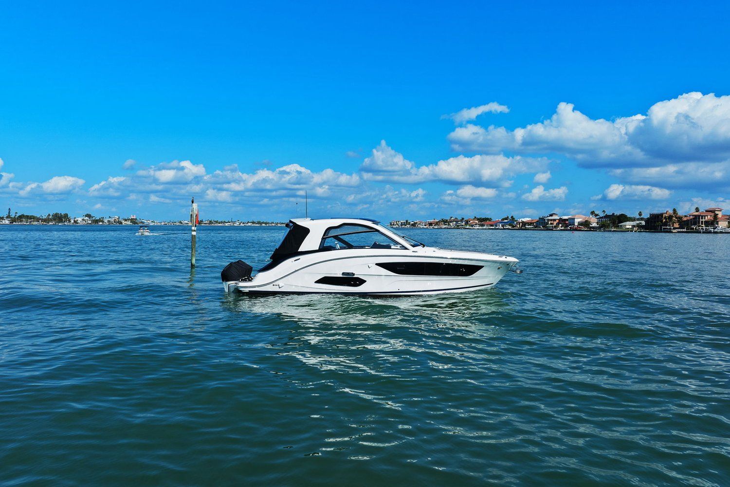 2023 Sea Ray 370 SUNDANCER OUTBOARD Image Thumbnail #9