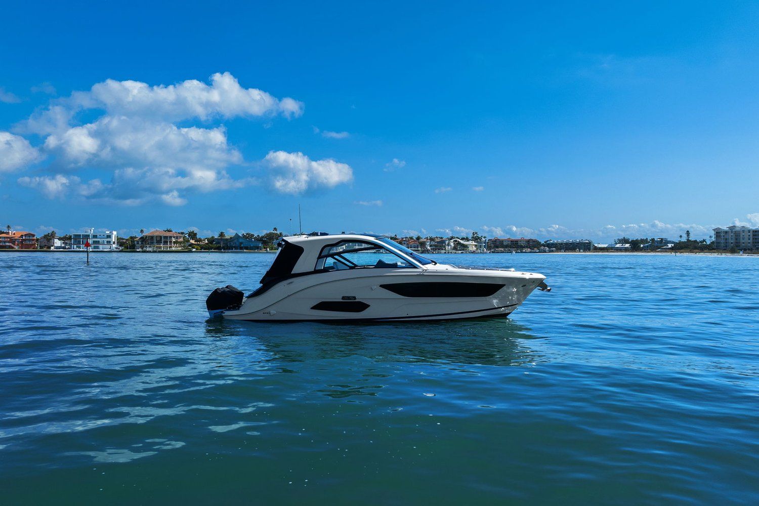 2023 Sea Ray 370 SUNDANCER OUTBOARD Image Thumbnail #2
