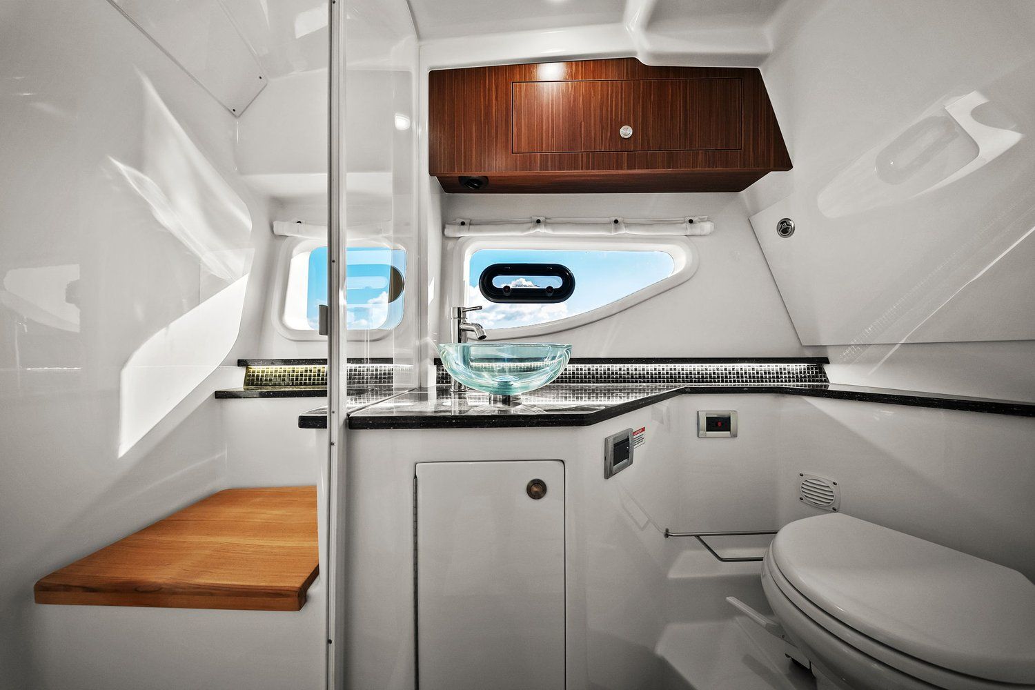 2023 Sea Ray 370 SUNDANCER OUTBOARD Image Thumbnail #44