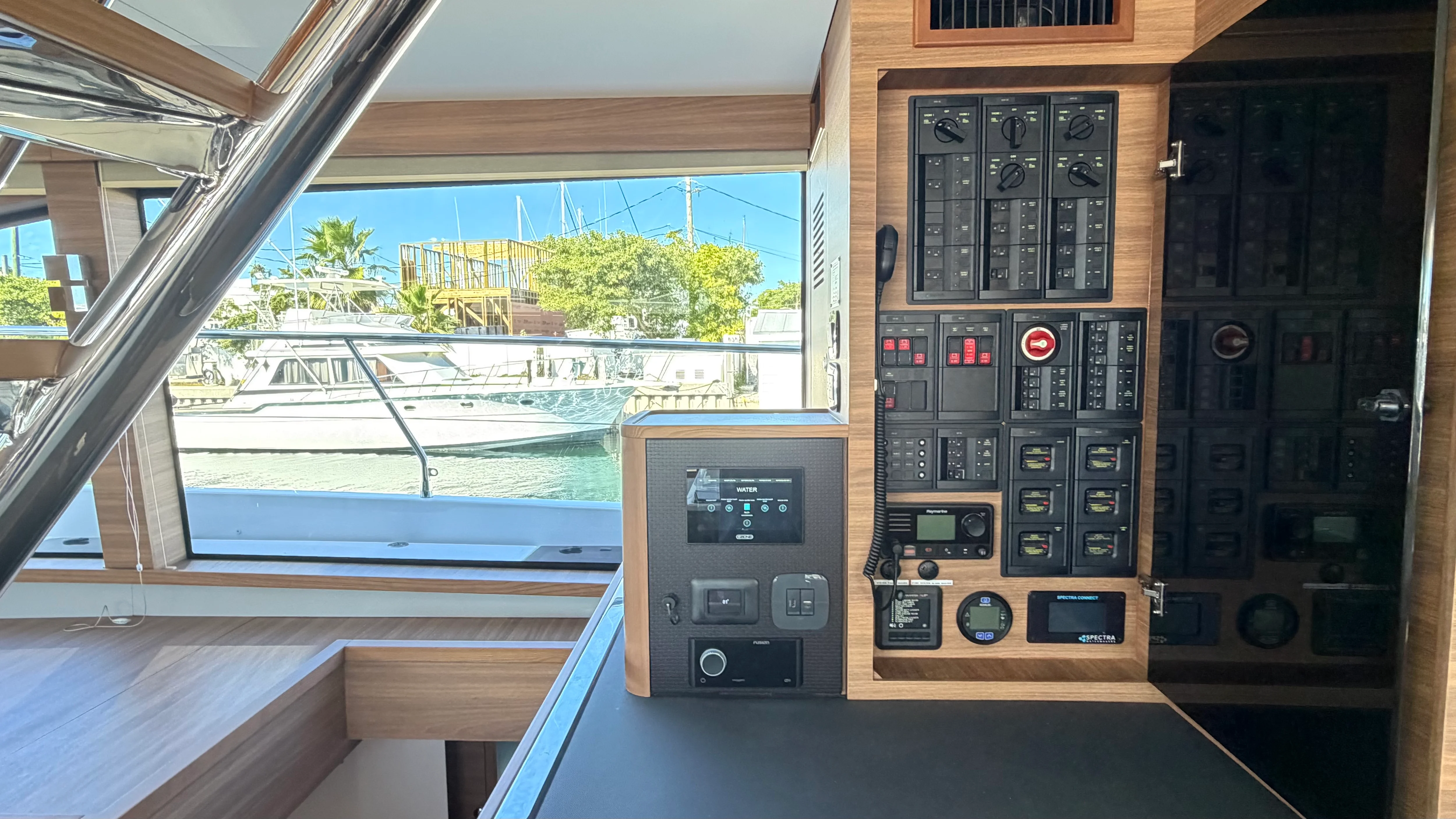 2025 Aquila
                                                             54 ENCLOSED BRIDGE Image Thumbnail #39