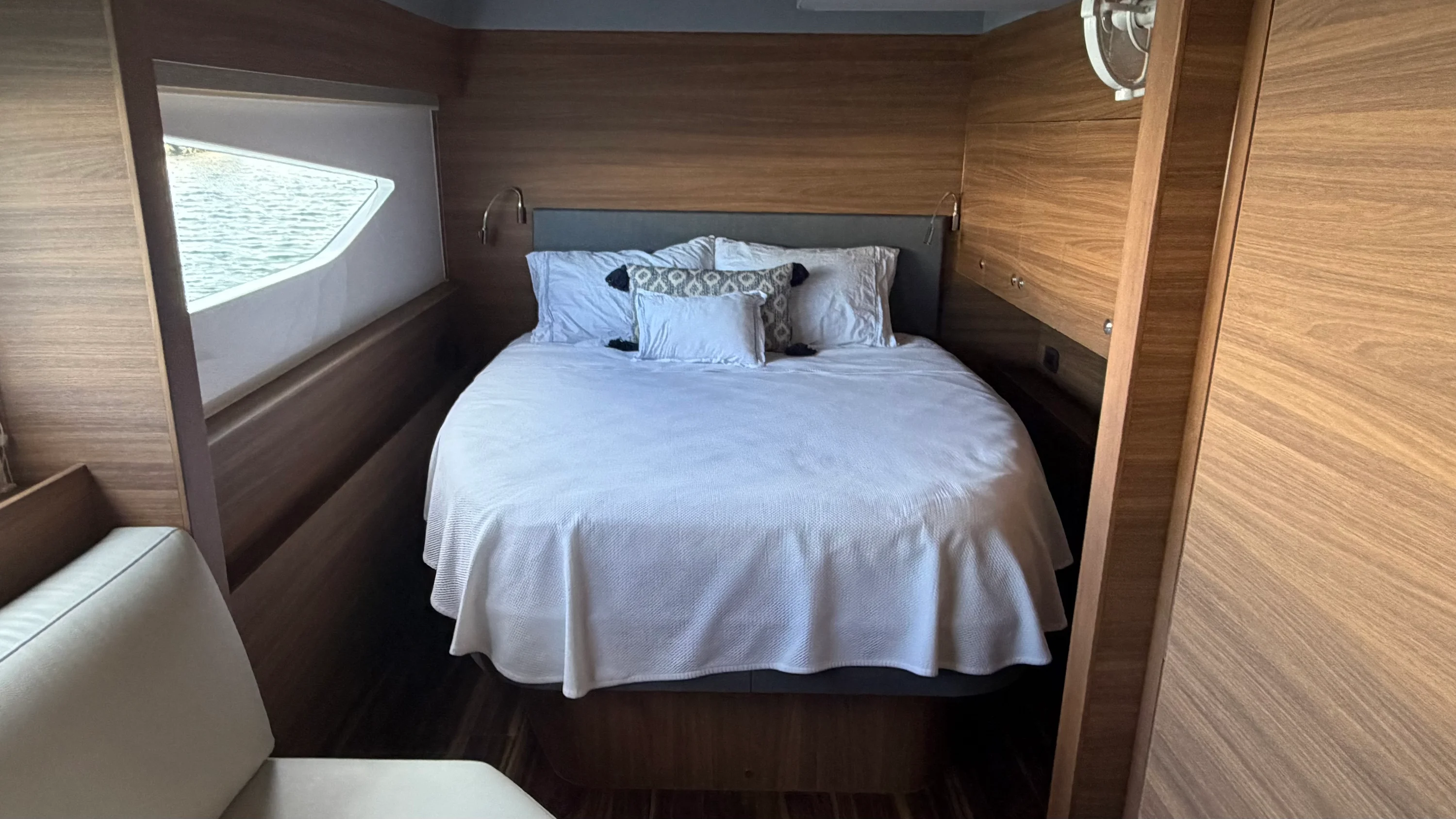 2025 Aquila 54 ENCLOSED BRIDGE Image Thumbnail #92