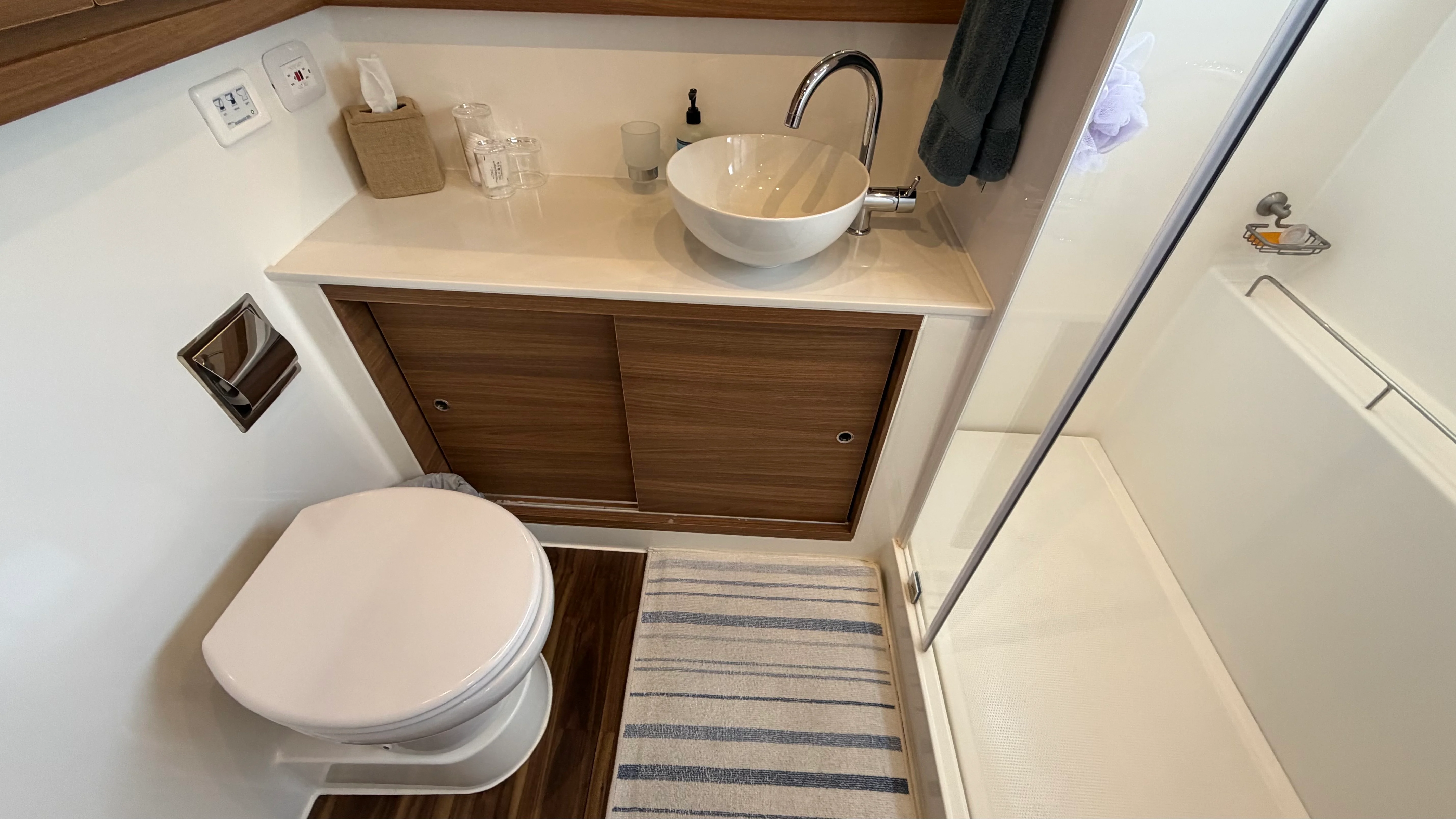 2025 Aquila 54 ENCLOSED BRIDGE Image Thumbnail #98