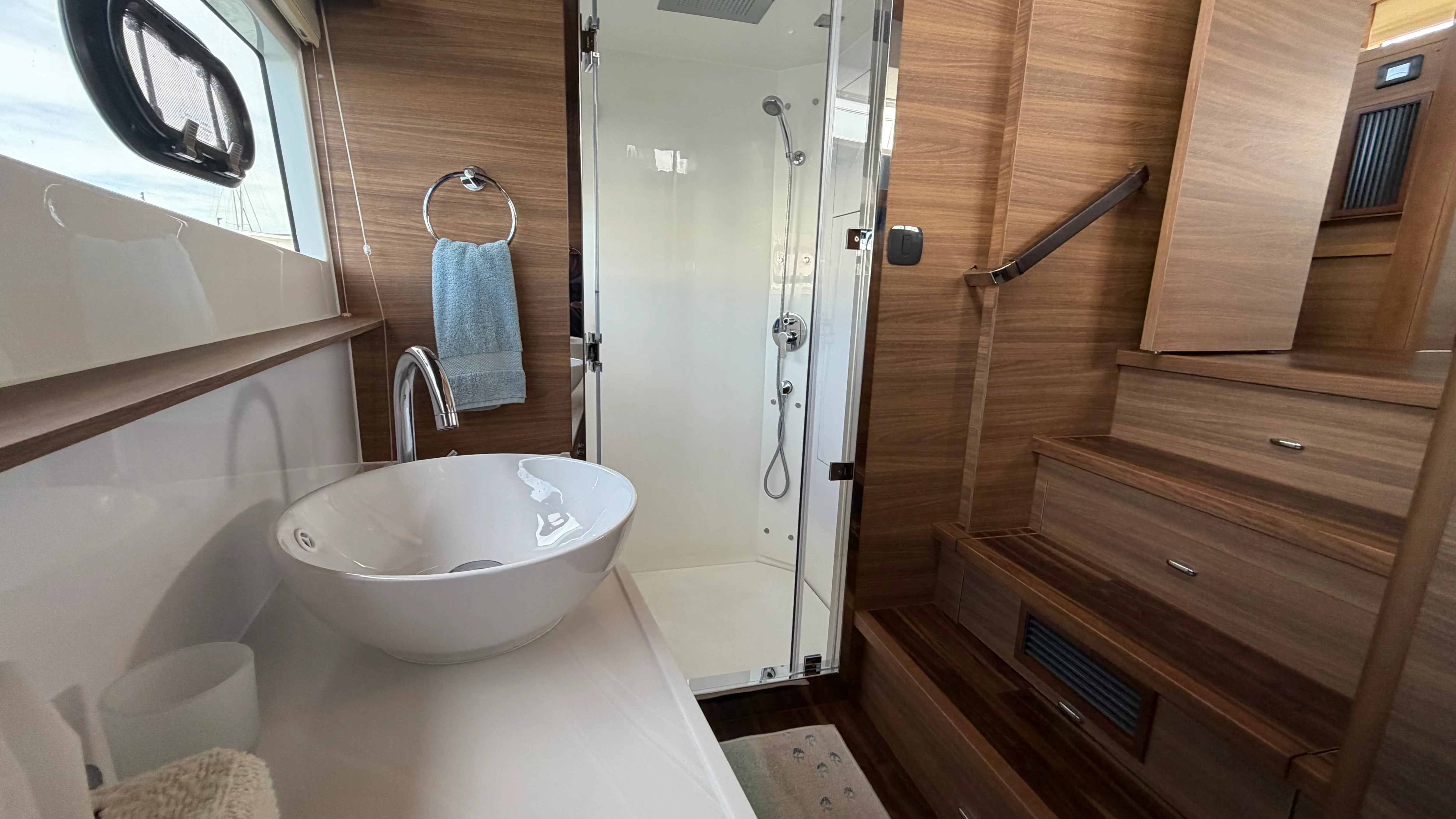 2025 Aquila
                                                             54 ENCLOSED BRIDGE Image Thumbnail #92