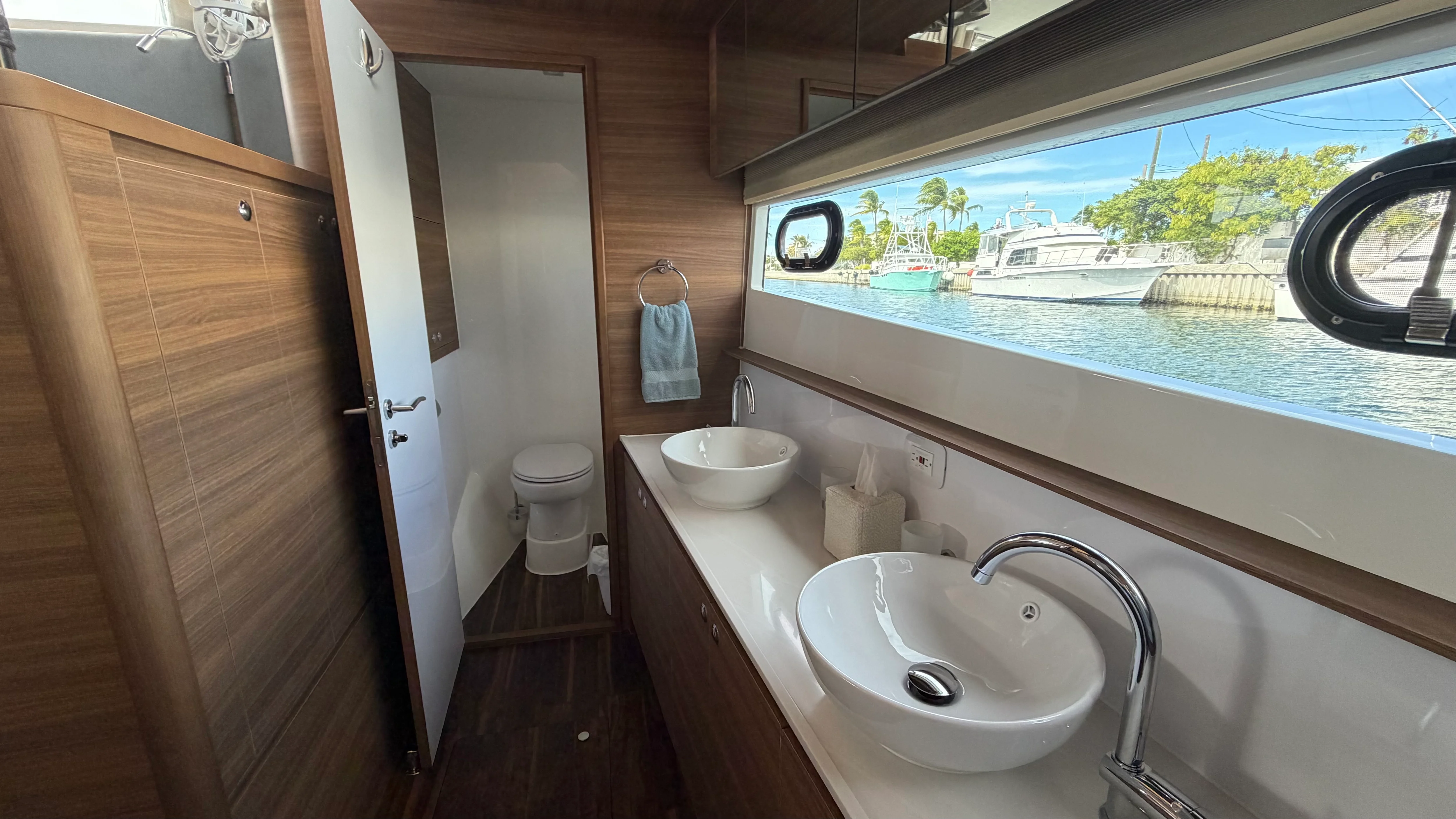 2025 Aquila
                                                             54 ENCLOSED BRIDGE Image Thumbnail #93