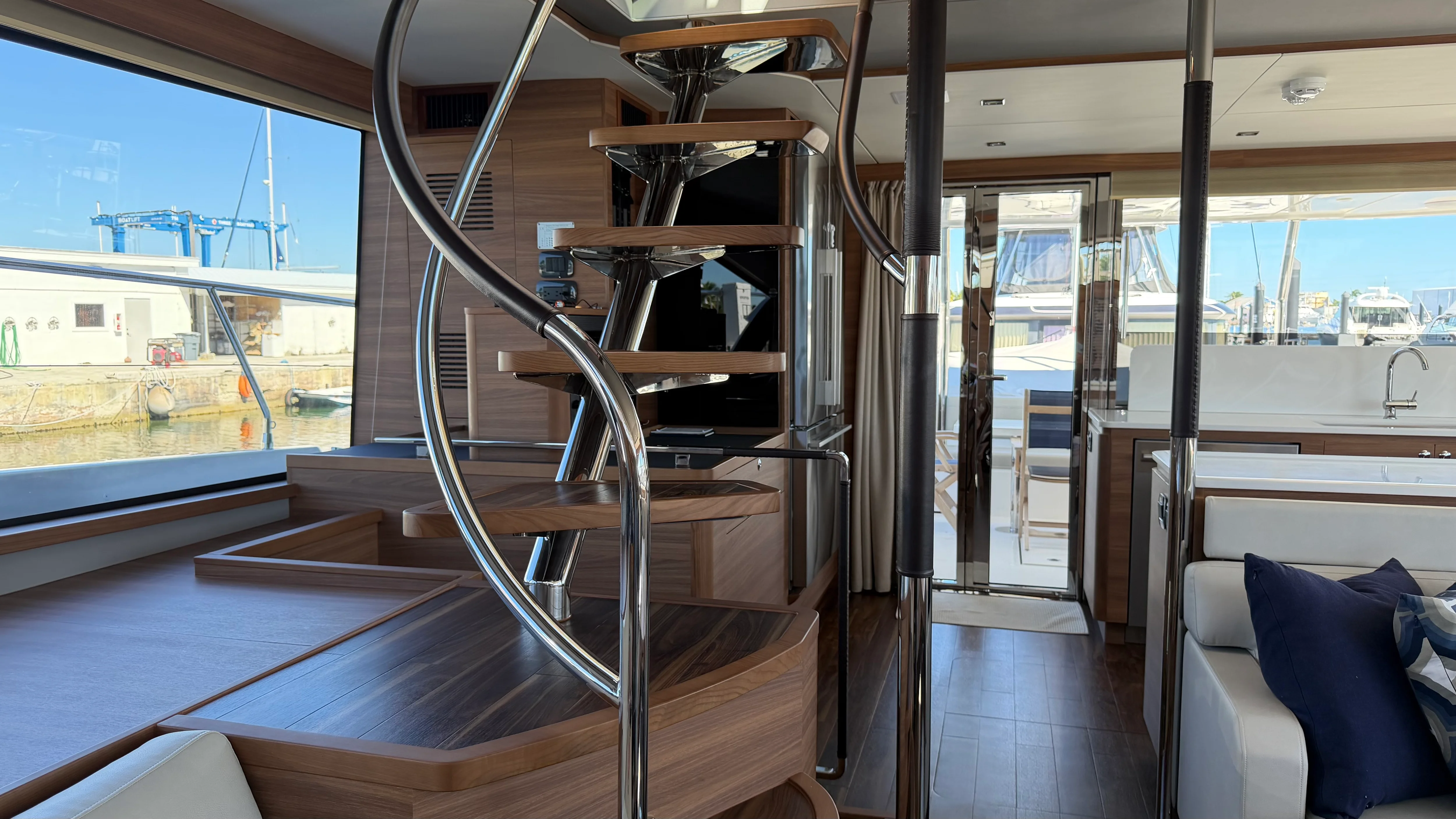 2025 Aquila
                                                             54 ENCLOSED BRIDGE Image Thumbnail #59