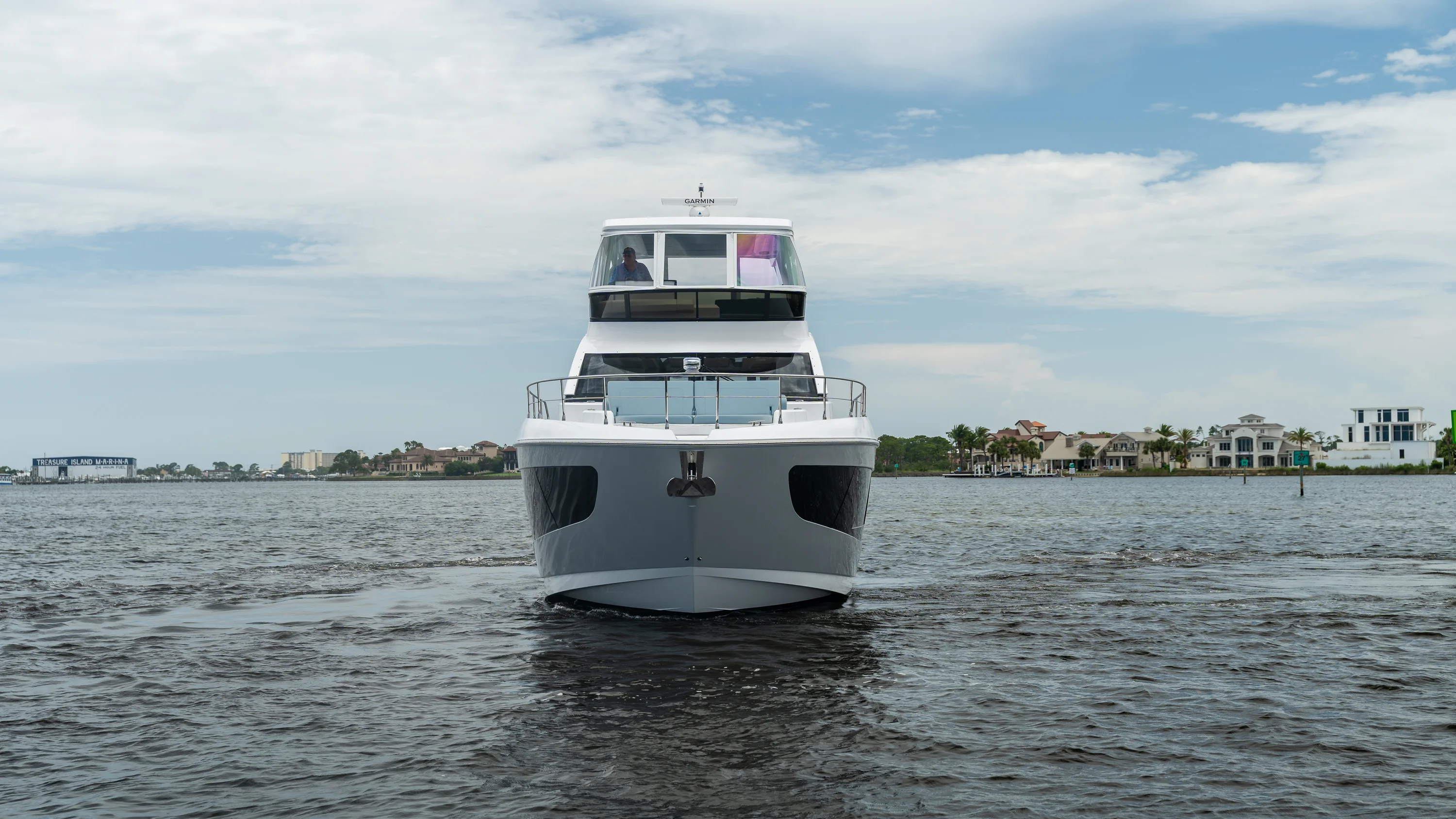 2026 Cruisers Yachts 57 FLY Image Thumbnail #2