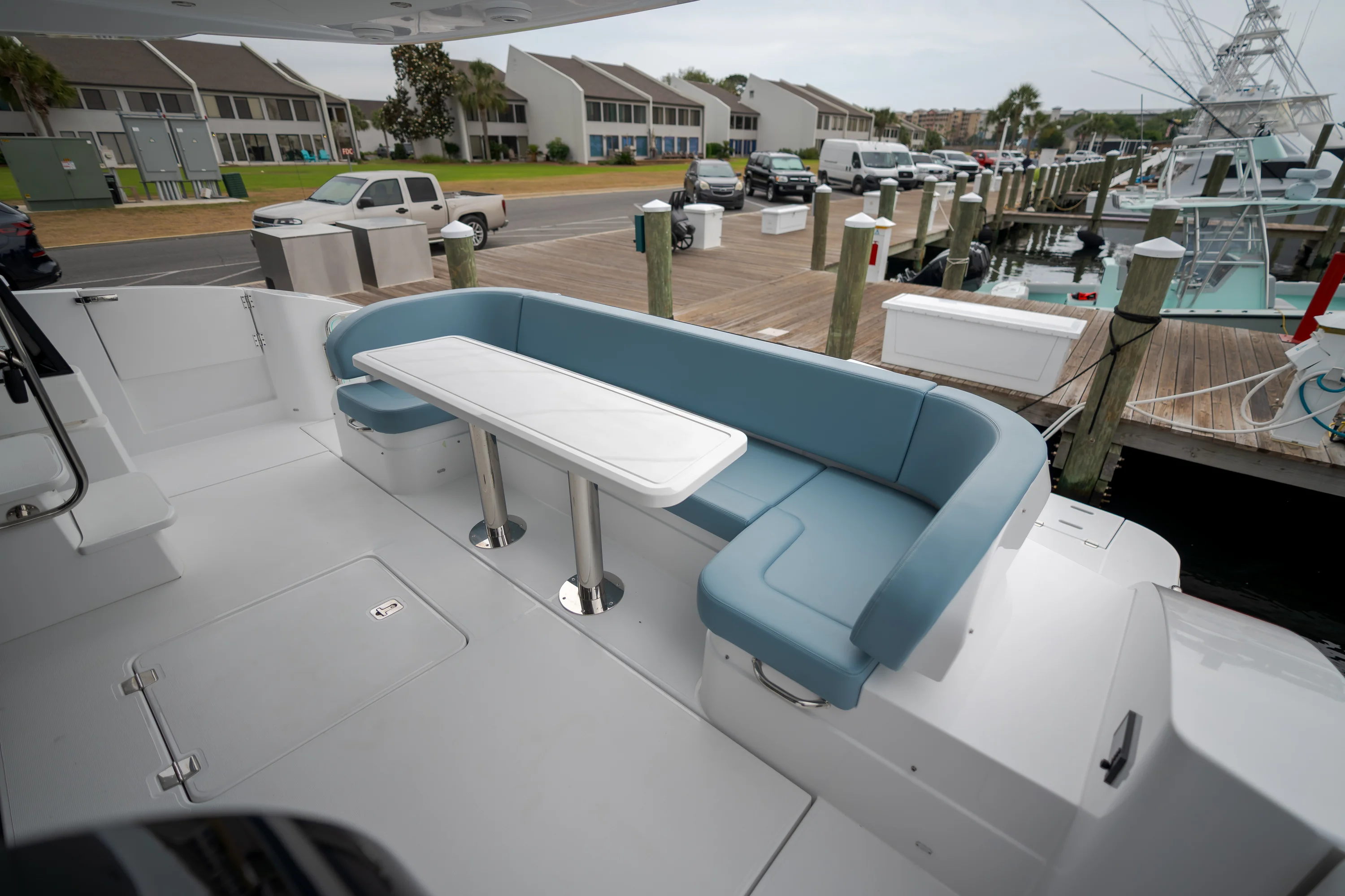 2026 Cruisers Yachts 57 FLY Image Thumbnail #15