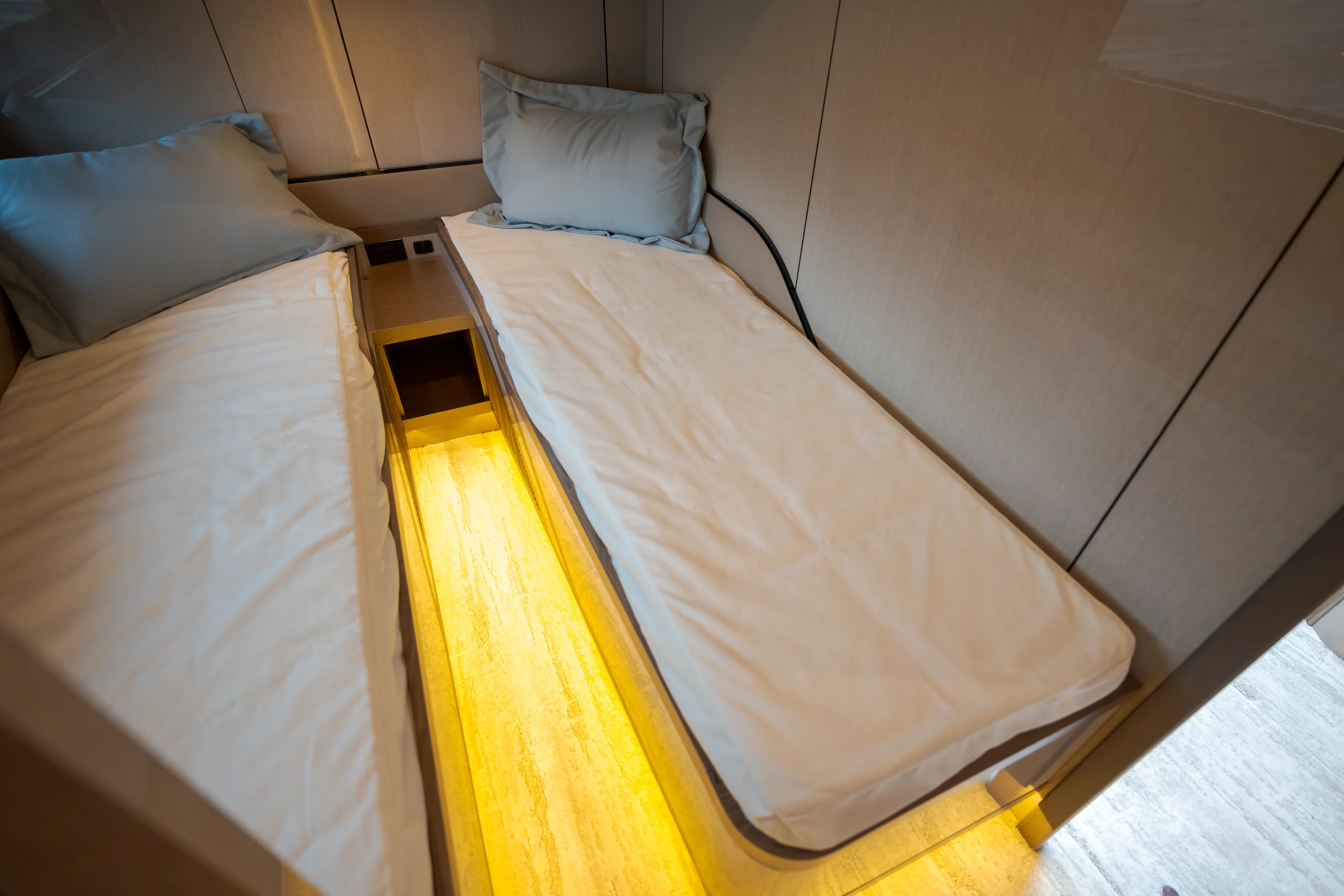 2026 Cruisers Yachts 57 FLY Image Thumbnail #83