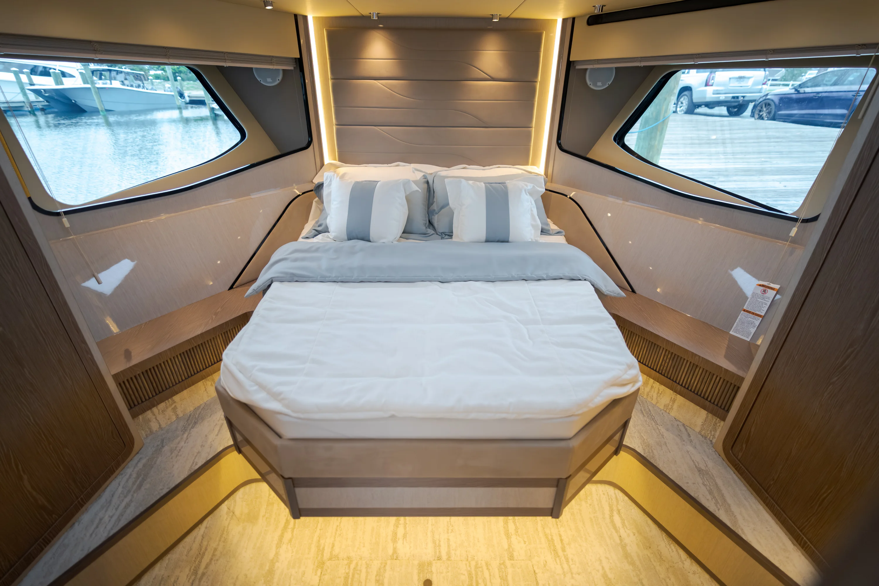 2026 Cruisers Yachts 57 FLY Image Thumbnail #85