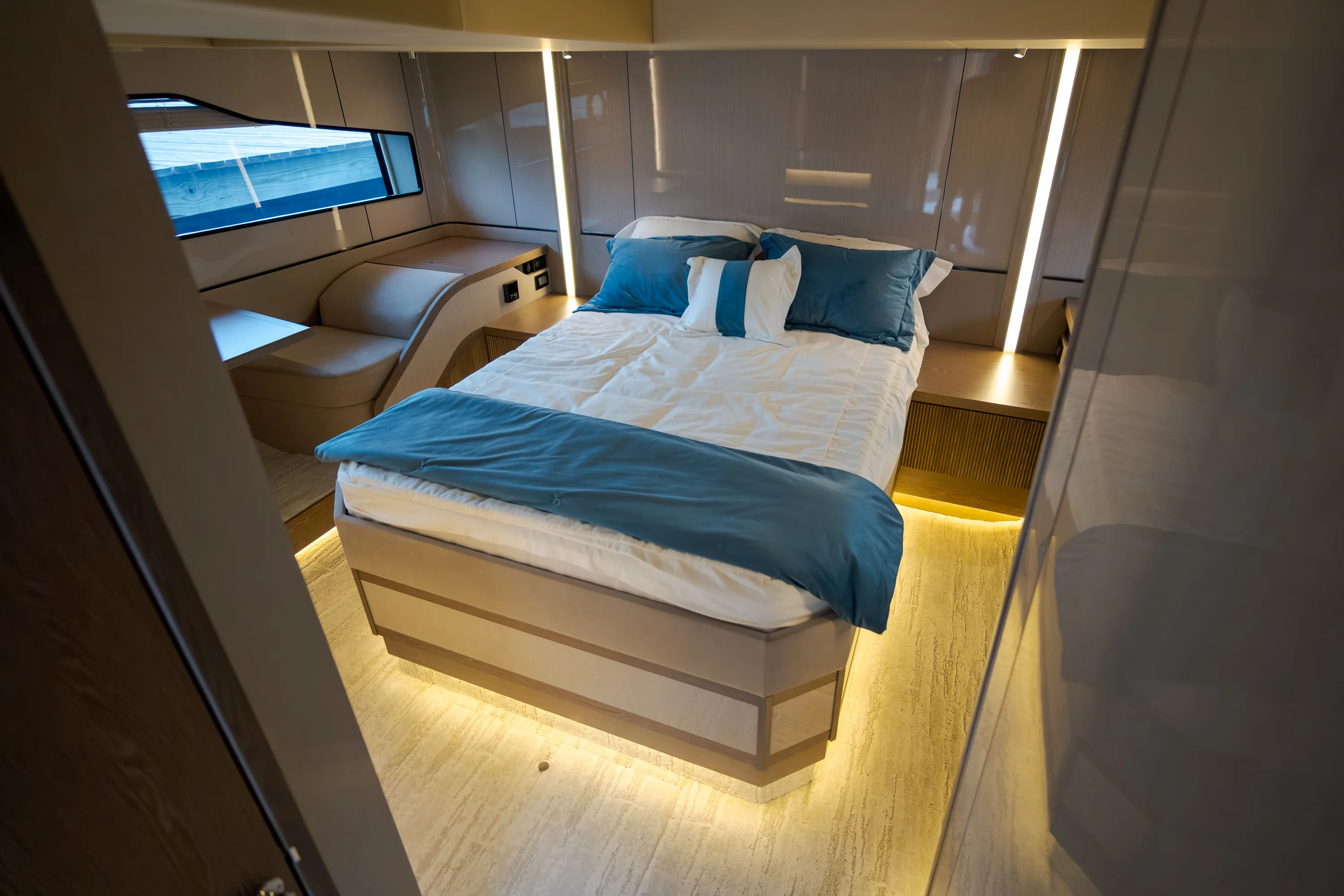 2026 Cruisers Yachts 57 FLY Image Thumbnail #72