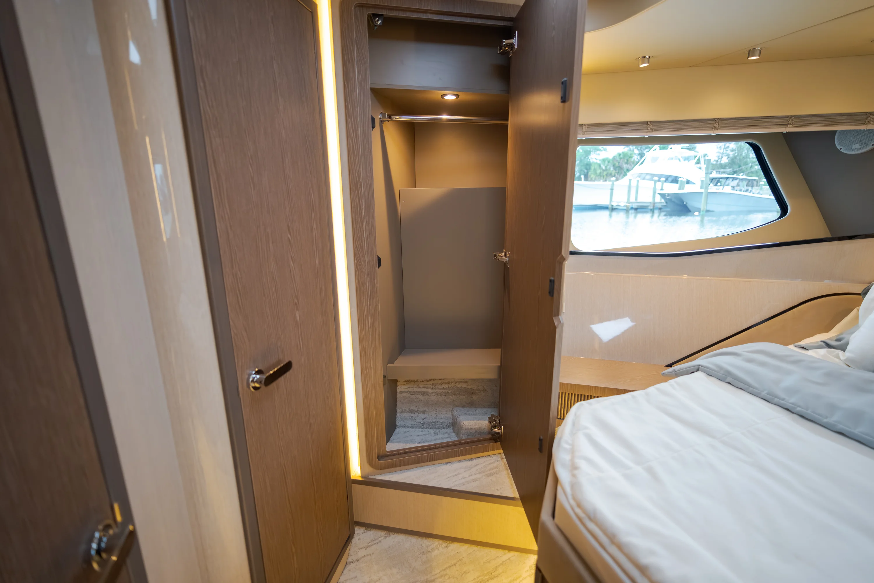 2026 Cruisers Yachts 57 FLY Image Thumbnail #86
