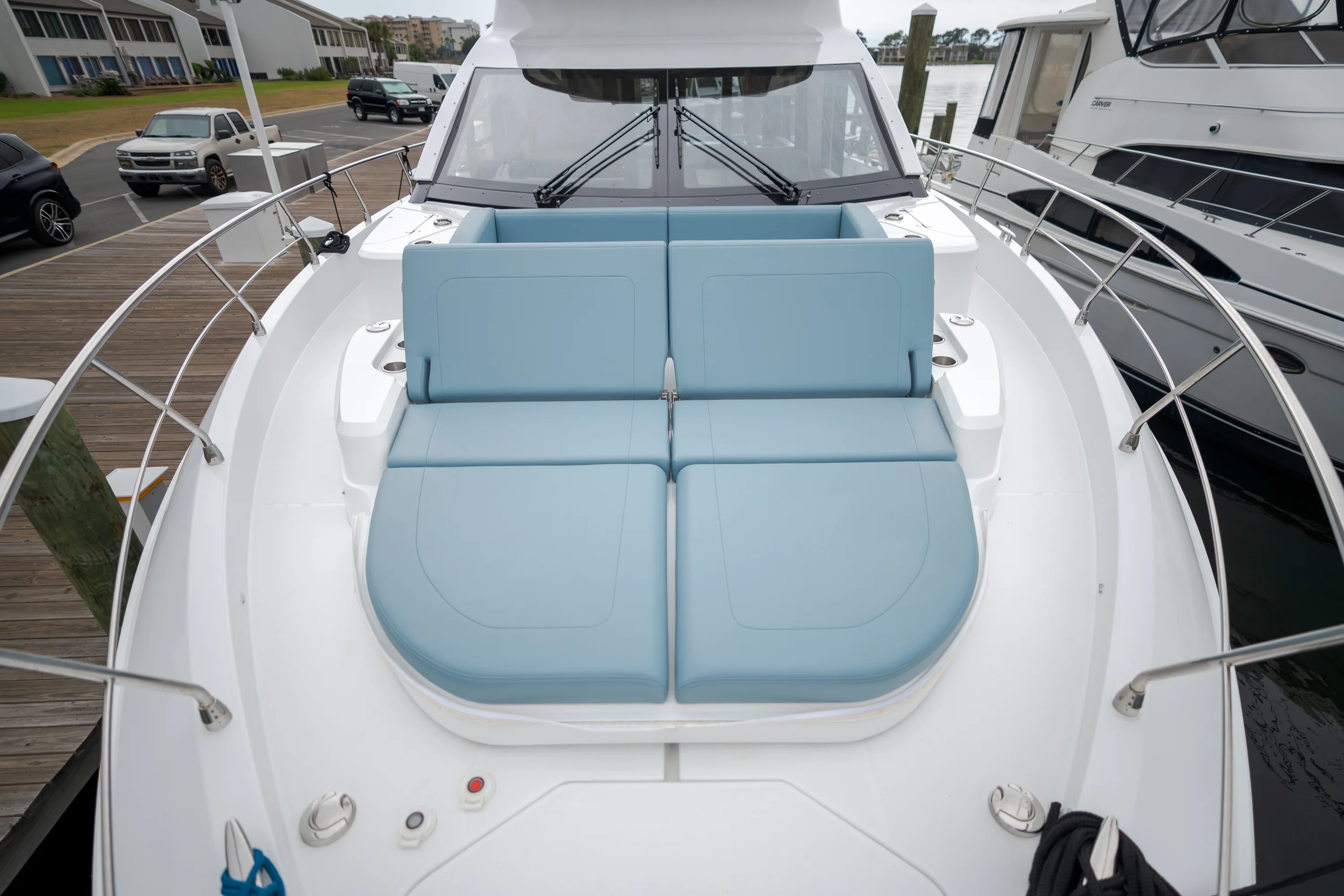 2026 Cruisers Yachts 57 FLY Image Thumbnail #10