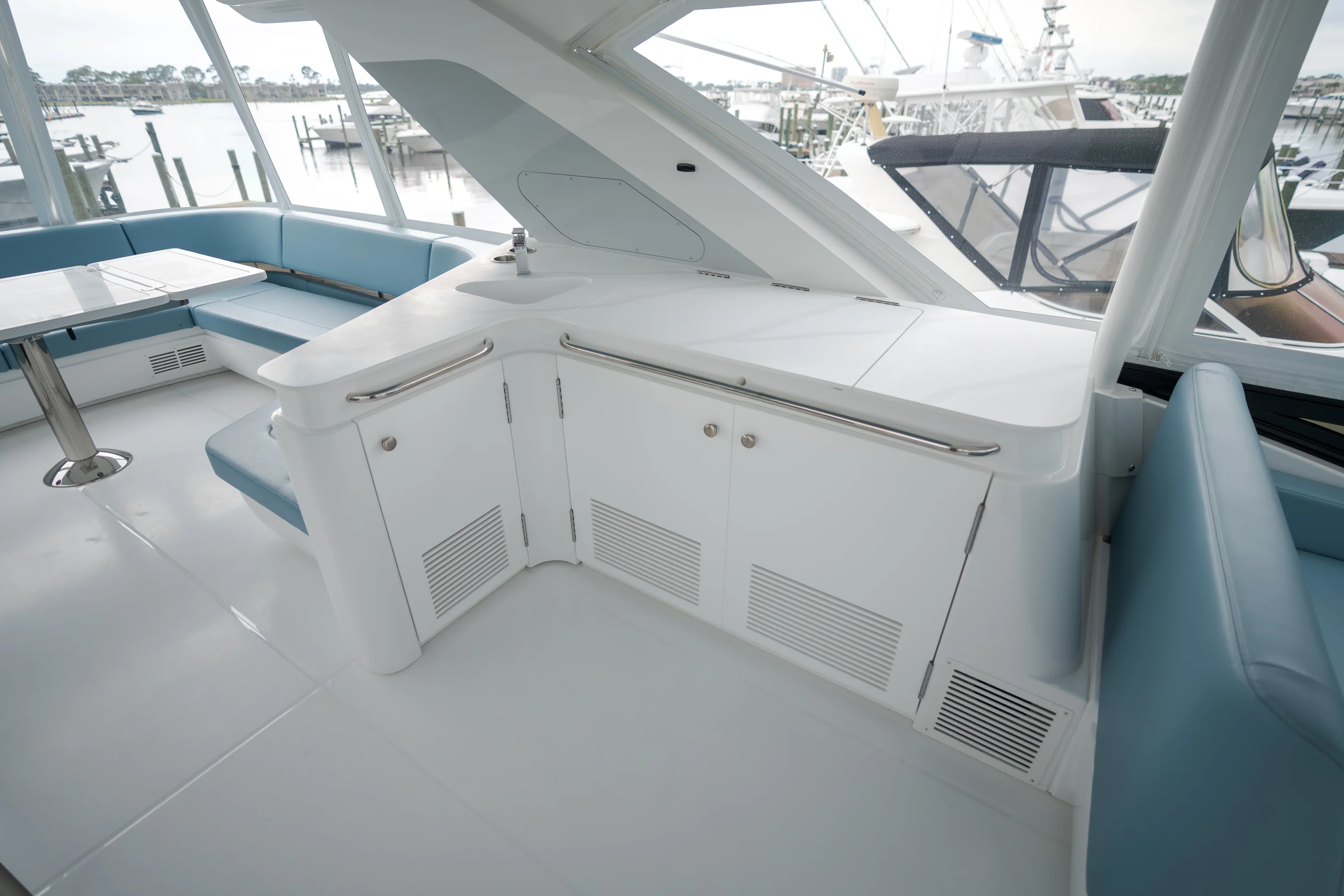 2026 Cruisers Yachts 57 FLY Image Thumbnail #39