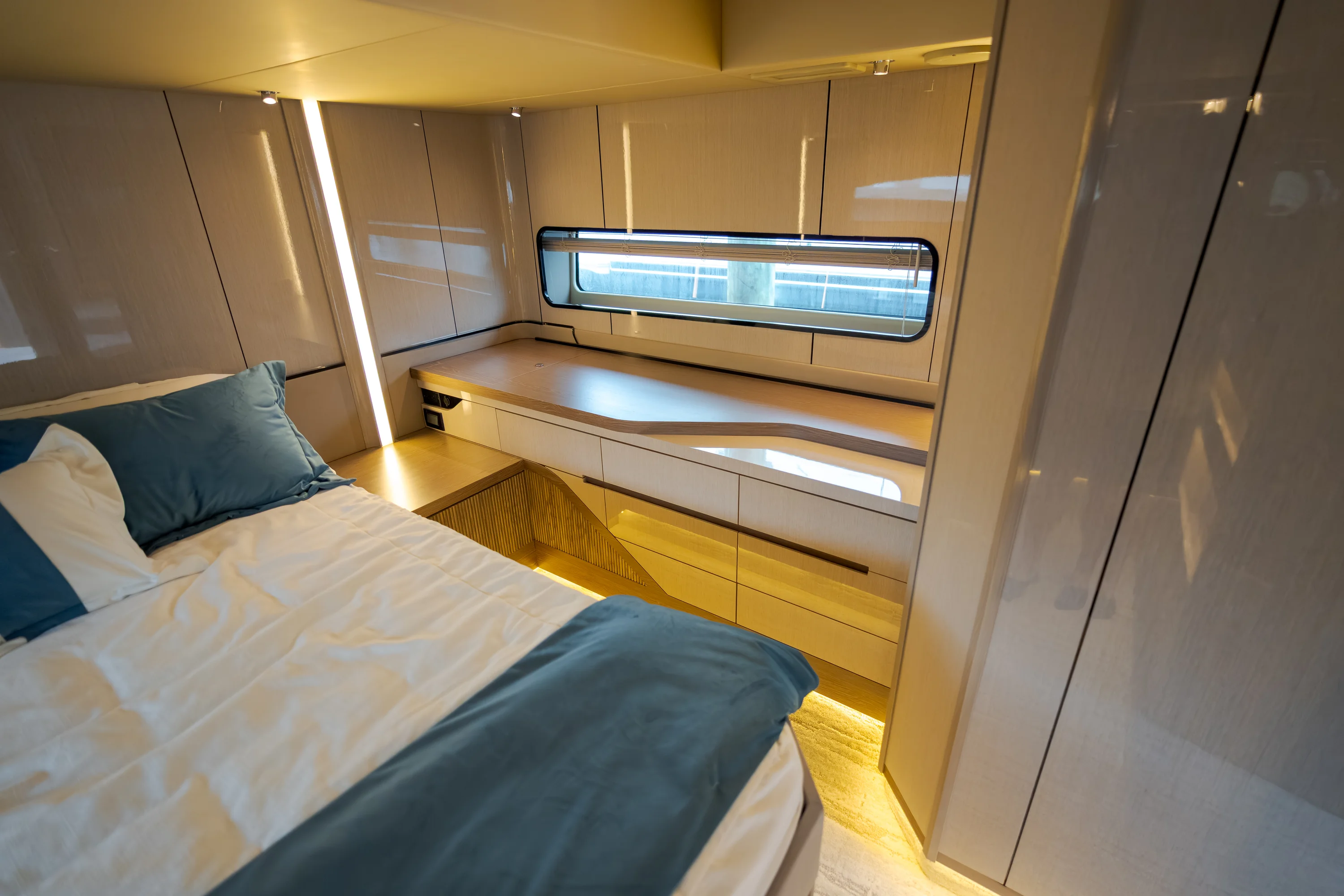 2026 Cruisers Yachts 57 FLY Image Thumbnail #76