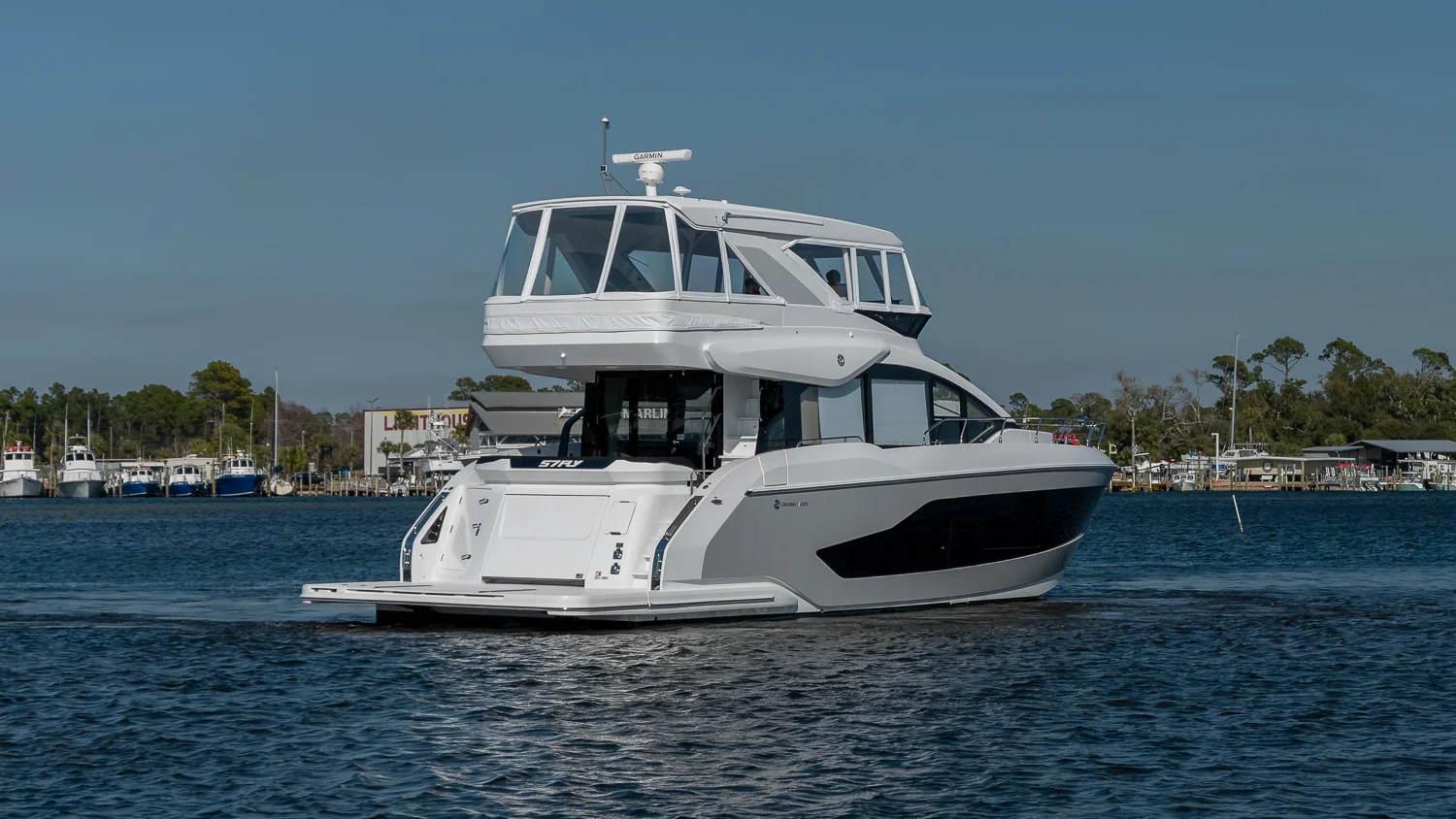 2026 Cruisers Yachts 57 FLY Image Thumbnail #4