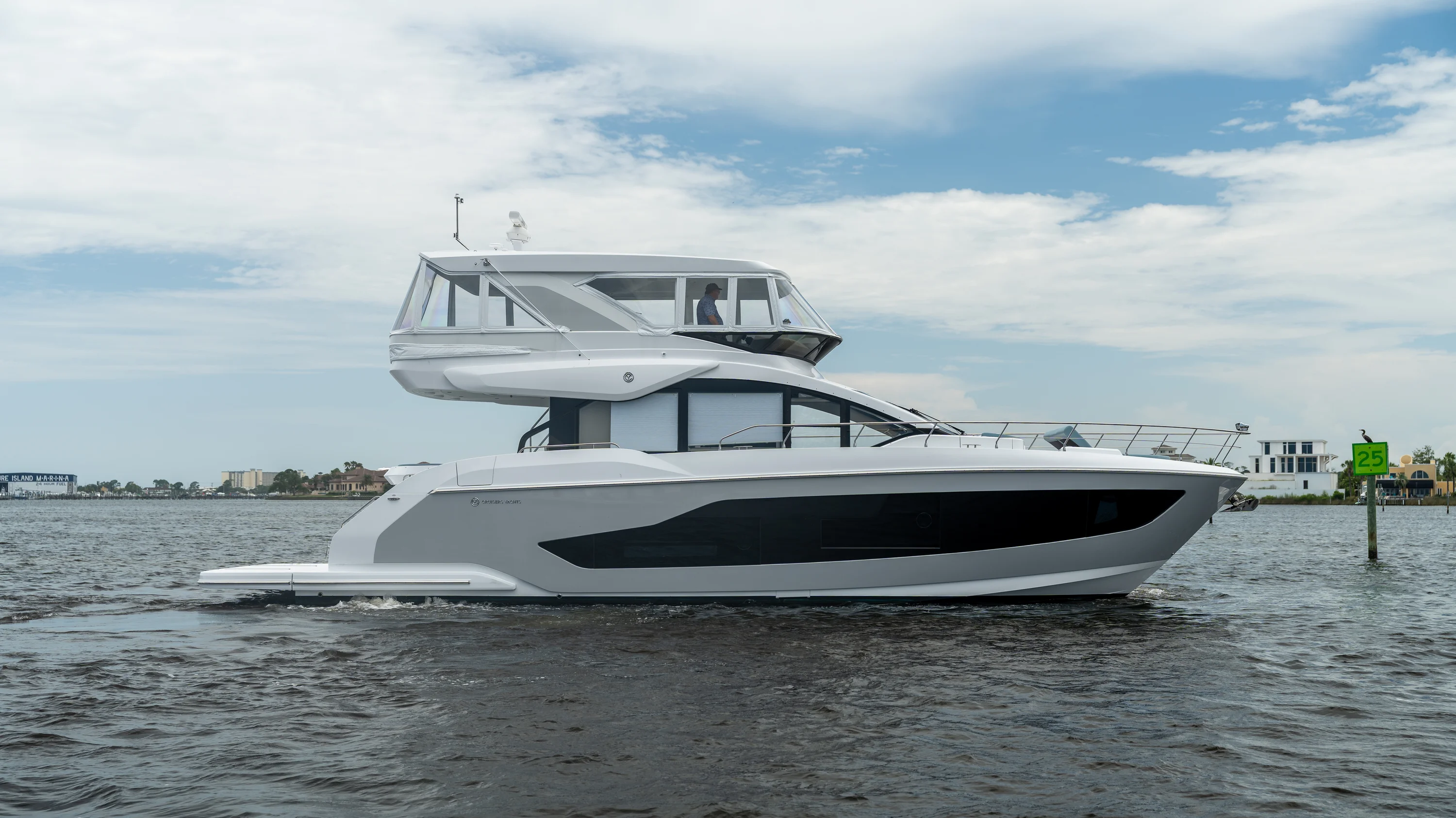 2026 Cruisers Yachts 57 FLY Image Thumbnail #4