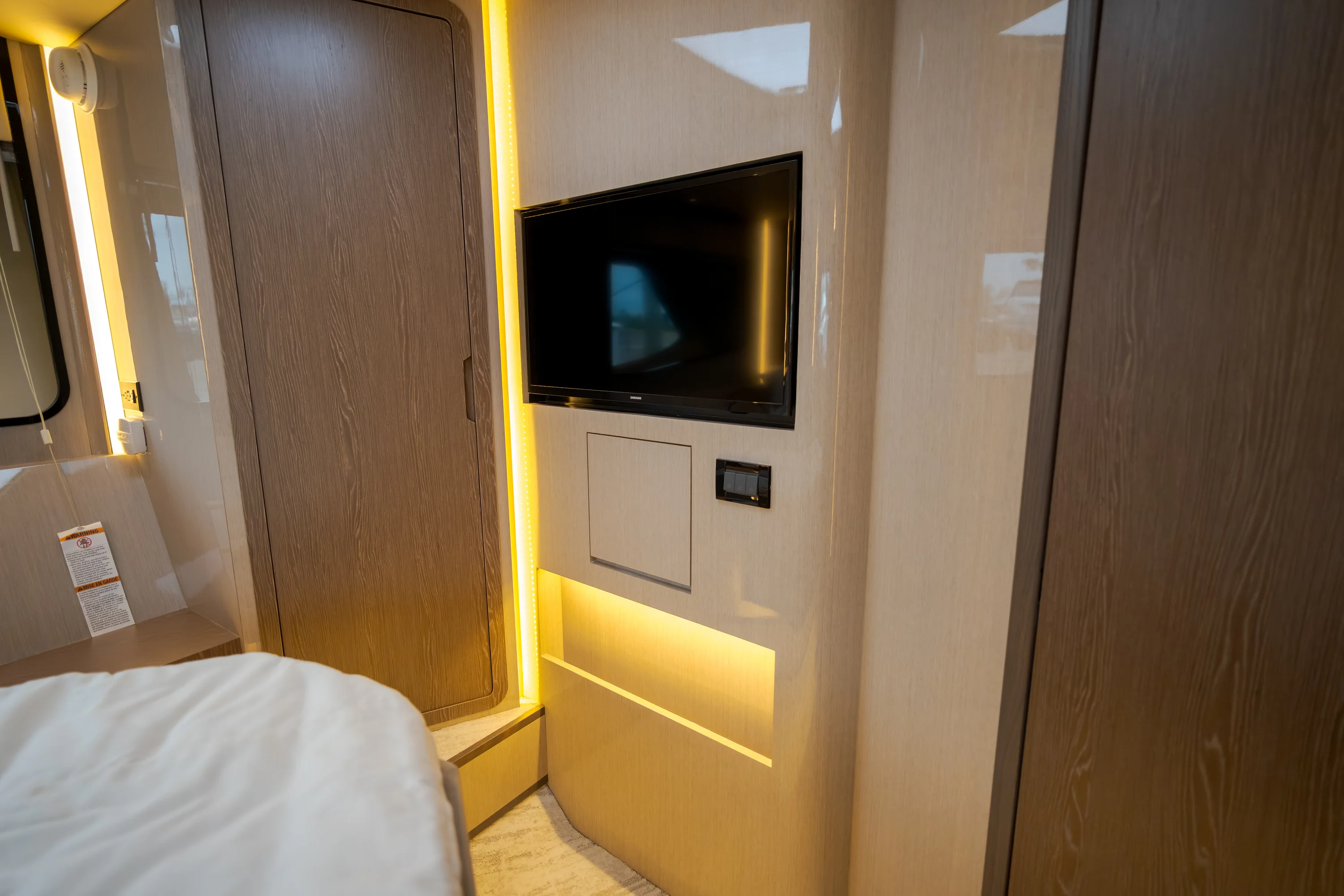 2026 Cruisers Yachts 57 FLY Image Thumbnail #88