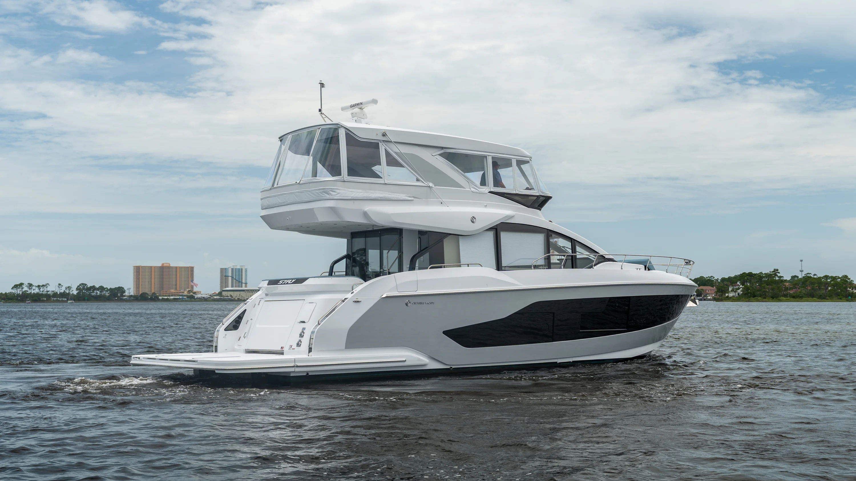 2026 Cruisers Yachts 57 FLY Image Thumbnail #5