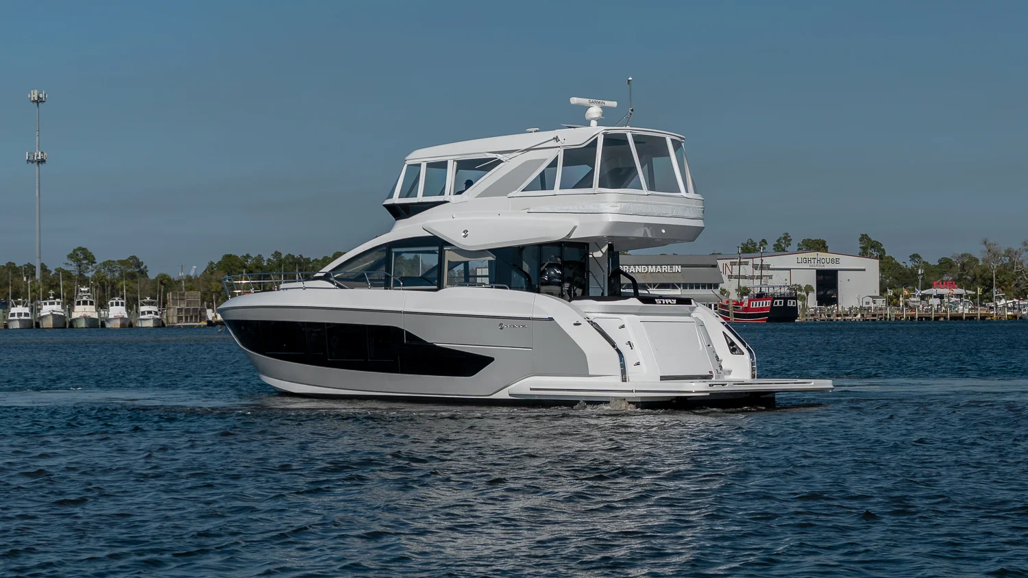 2026 Cruisers Yachts 57 FLY Image Thumbnail #1